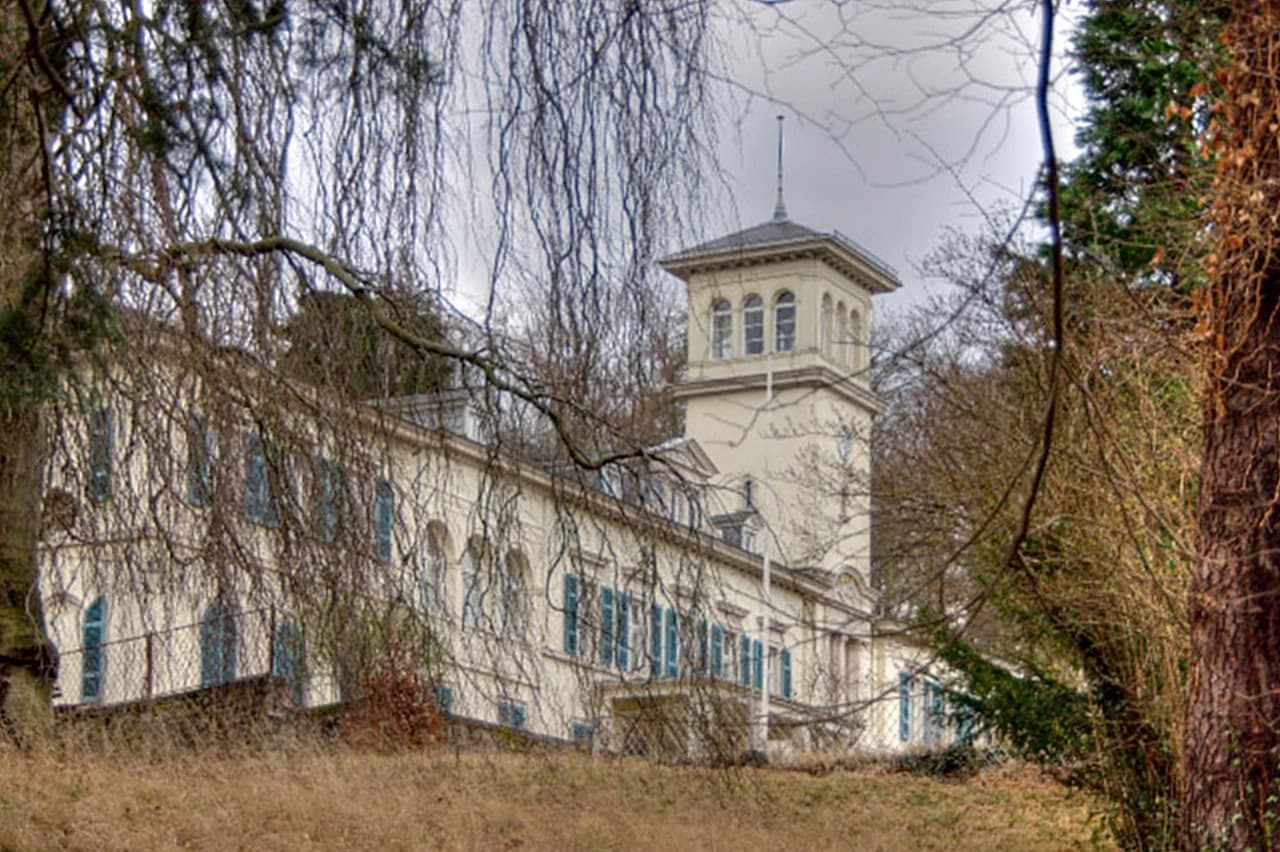 Schloss Heiligenberg im Winter in Seeheim-Jugenheim