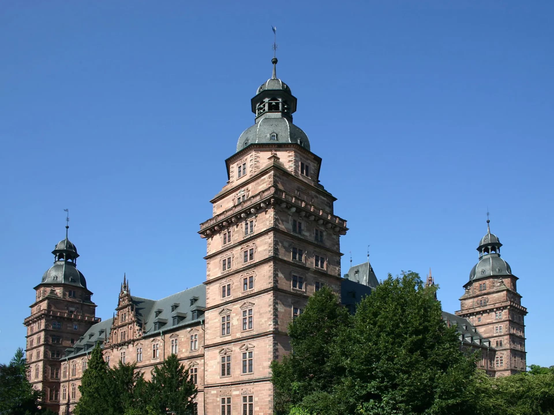 Schloss Johannisburg mit Schlossgarten in Aschaffenburg