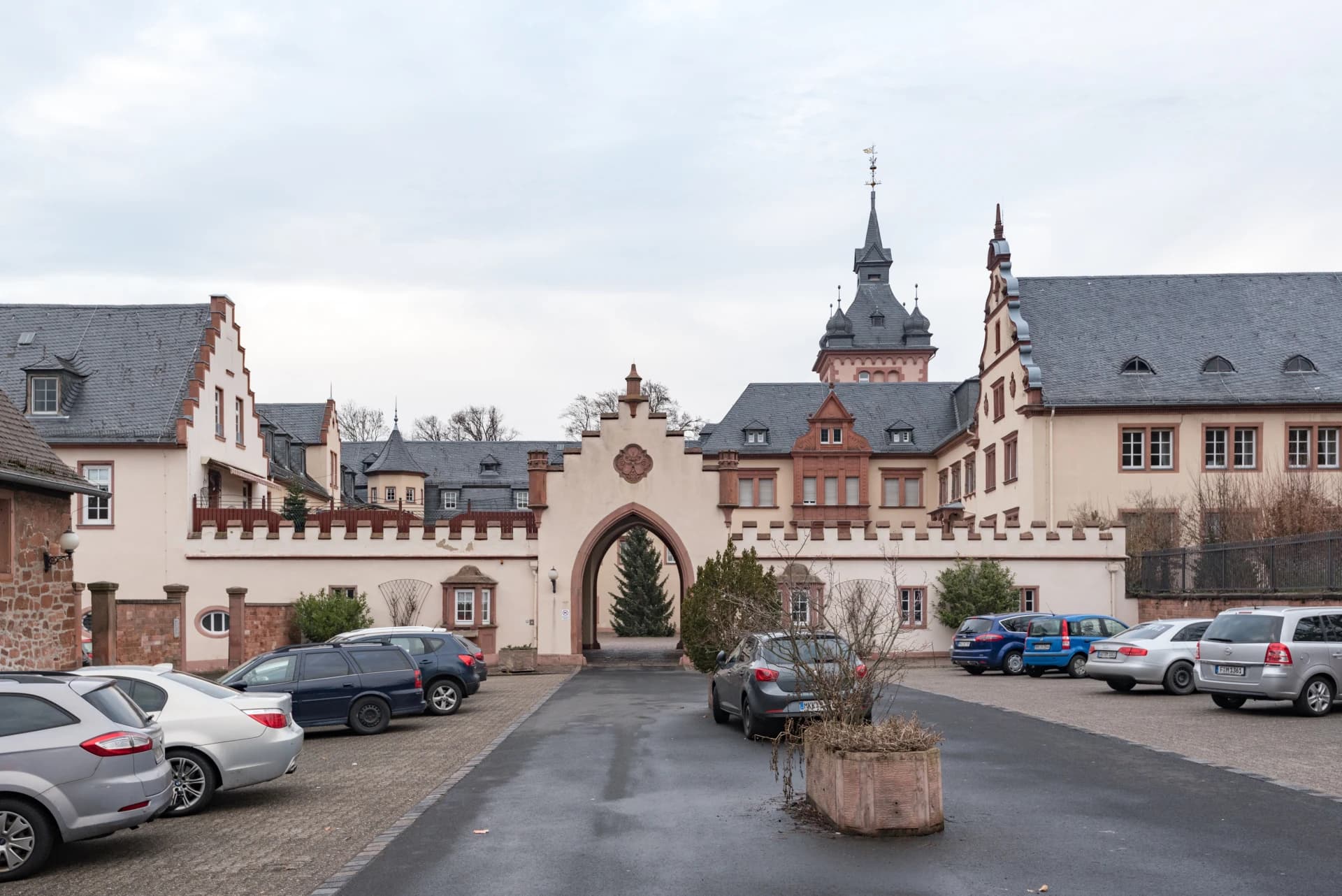 Torbogen von Schloss Meerholz in Gelnhausen-Meerholz