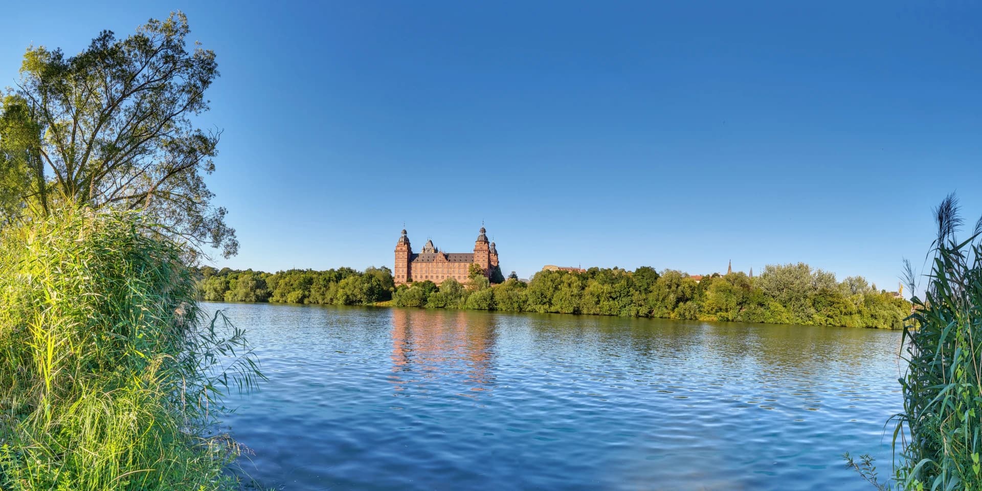 Panorama von Schloss Johannisburg am Main in Aschaffenburg