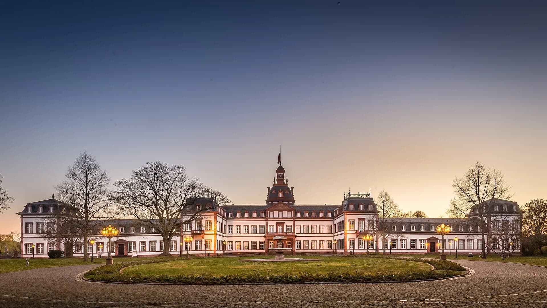 Schloss Philippsruhe in der Abenddämmerung in Hanau-Kesselstadt