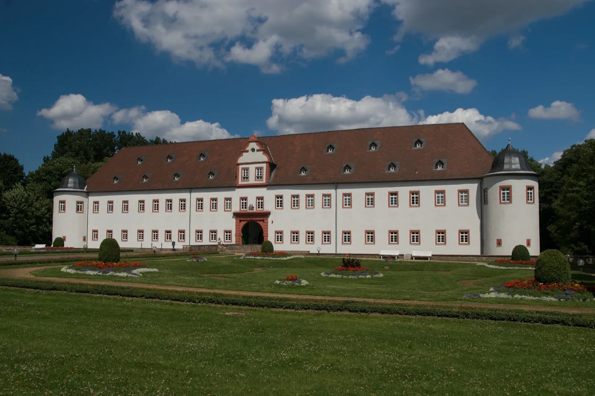 Schloss und Rathaus Heusenstamm