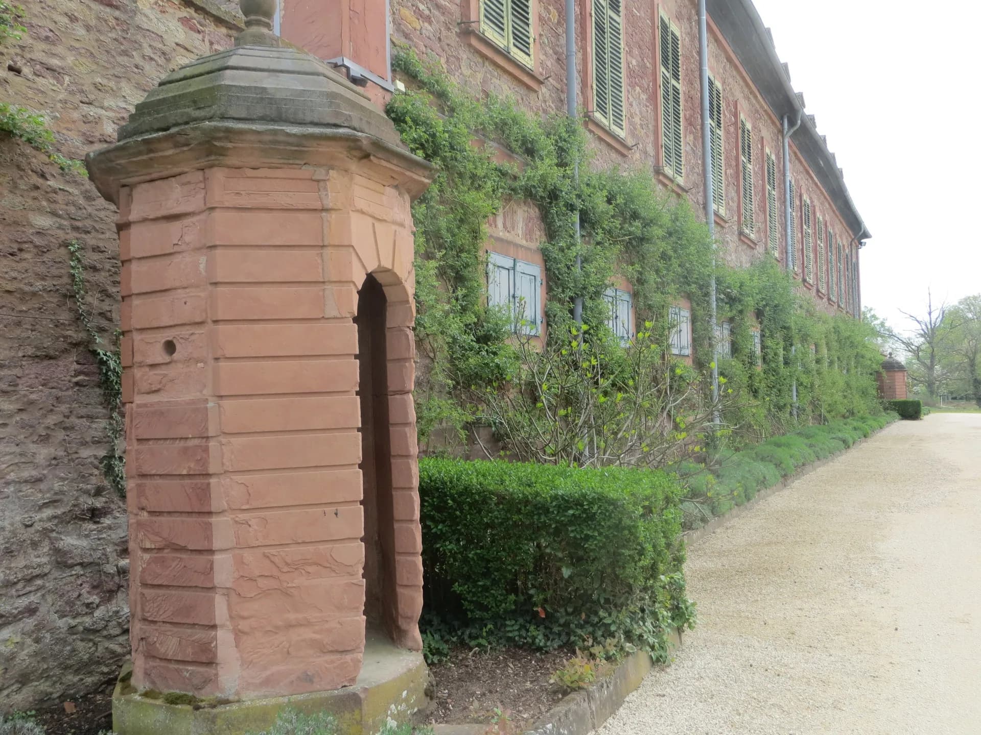 Wachhäuschen am Herrenhaus von Schloss Wolfsgarten bei Langen
