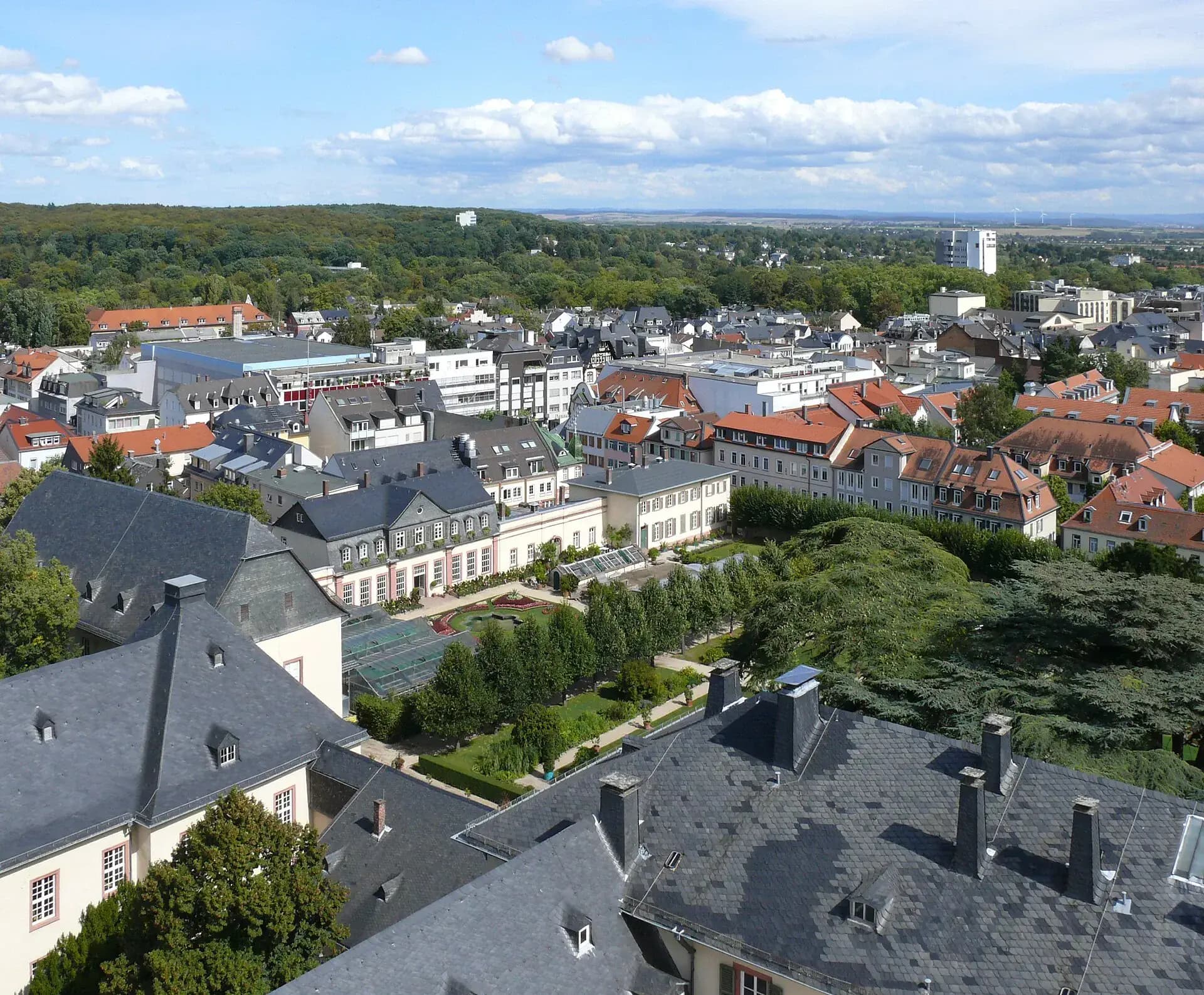 Blick über Schlossgarten und Innenstadt in Bad Homburg