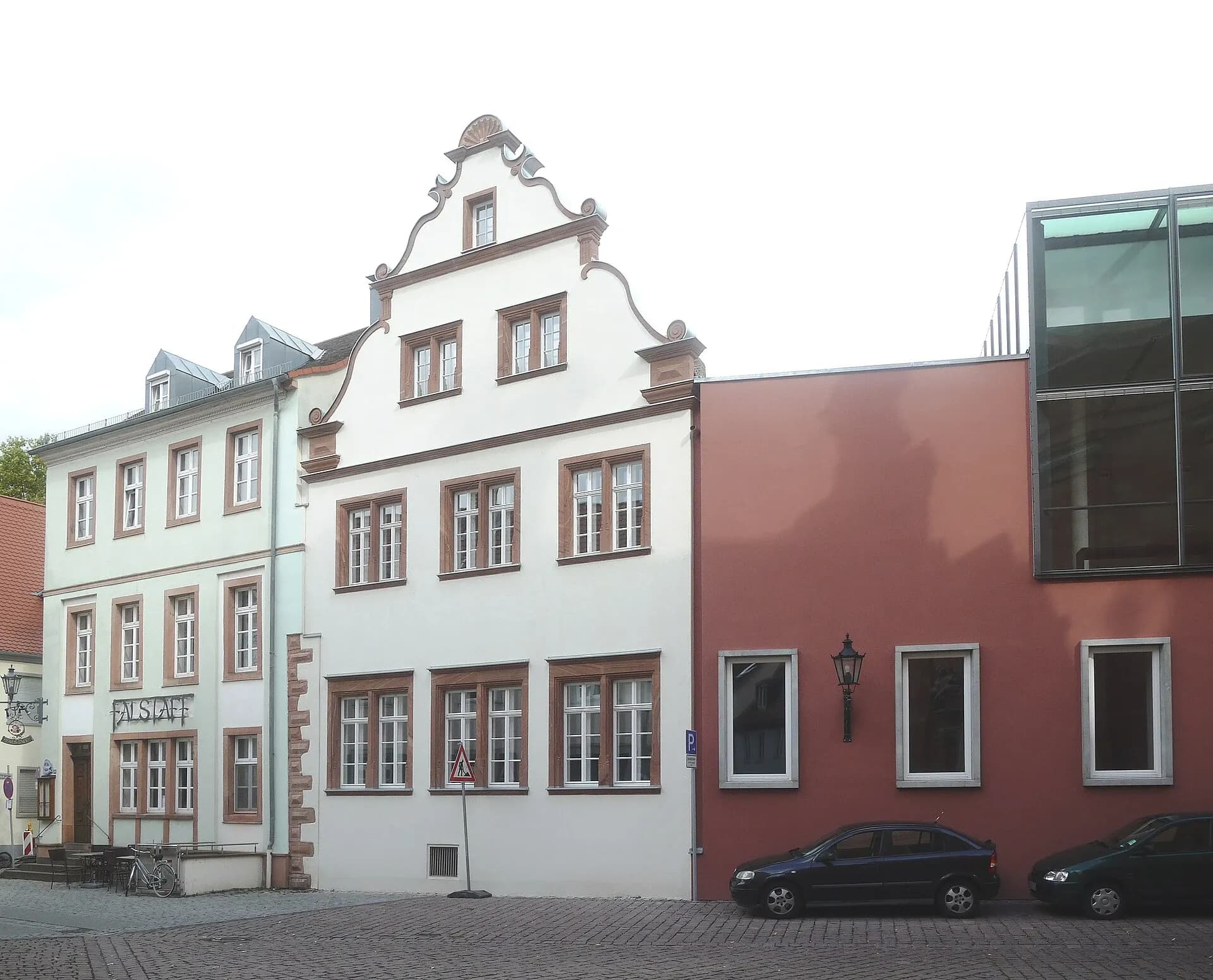 Barockhaus mit Volutengiebel in der Schloßgasse 10 in Aschaffenburg