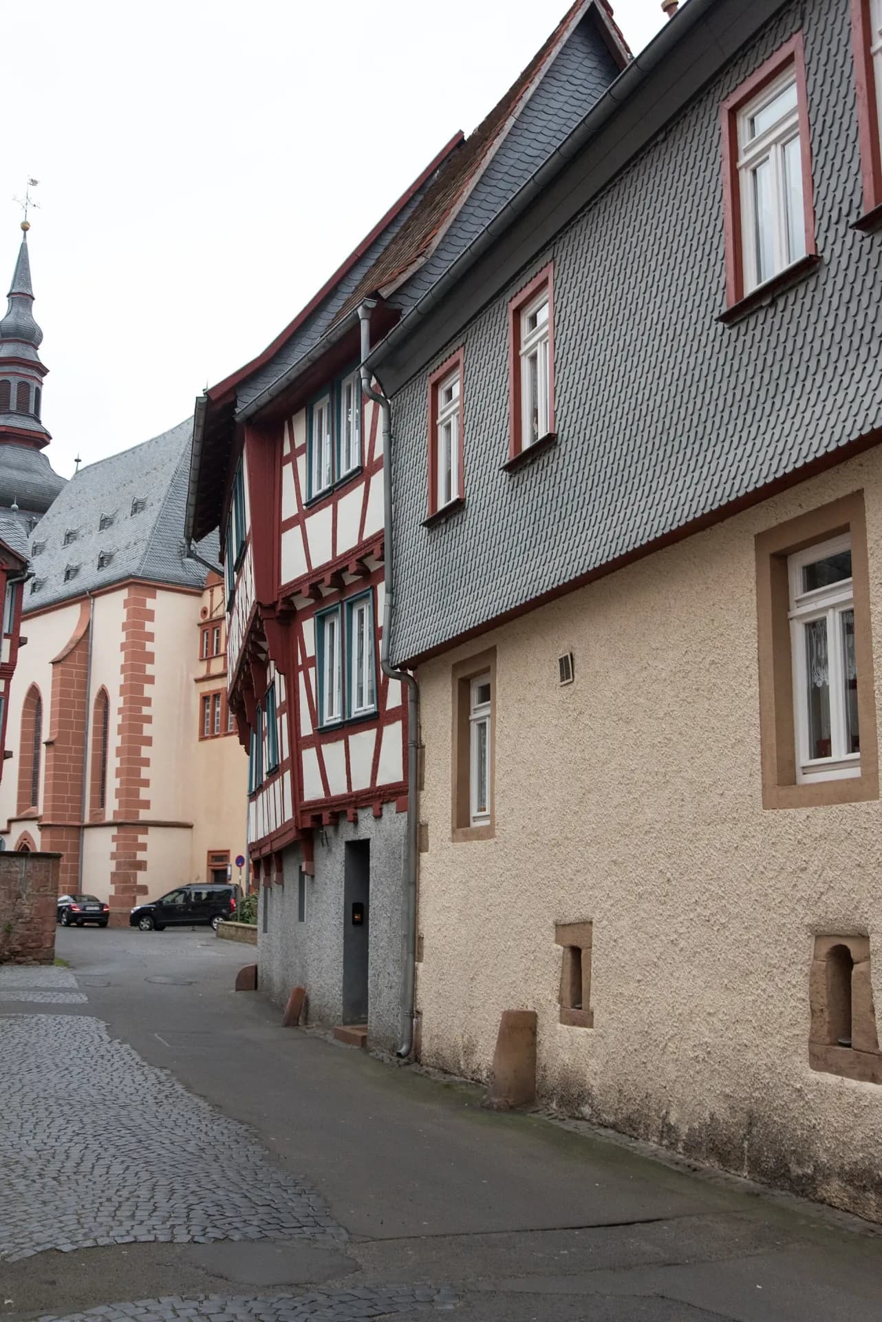 Schlossgasse 21 mit Blick auf die Marienkirche in Büdingen