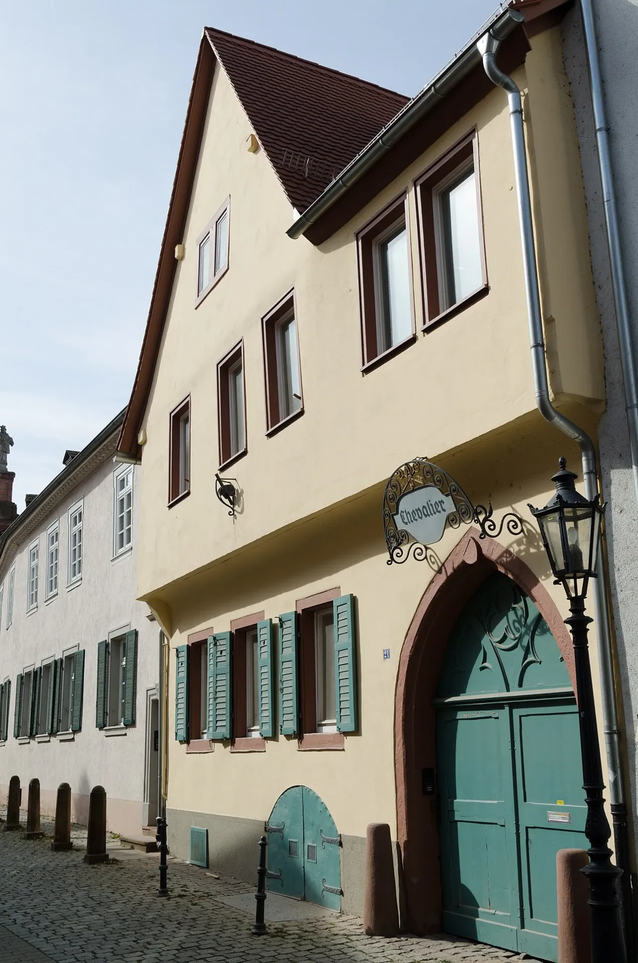 Gelbes Altstadthaus in der Schloßgasse 21 in Aschaffenburg