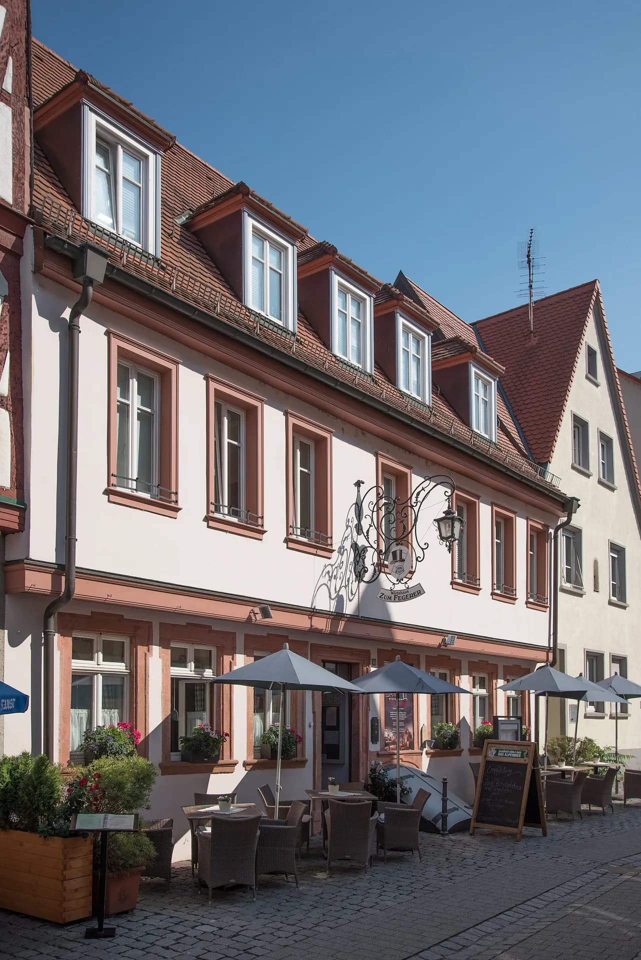 Straßencafé in der Schloßgasse in Aschaffenburg