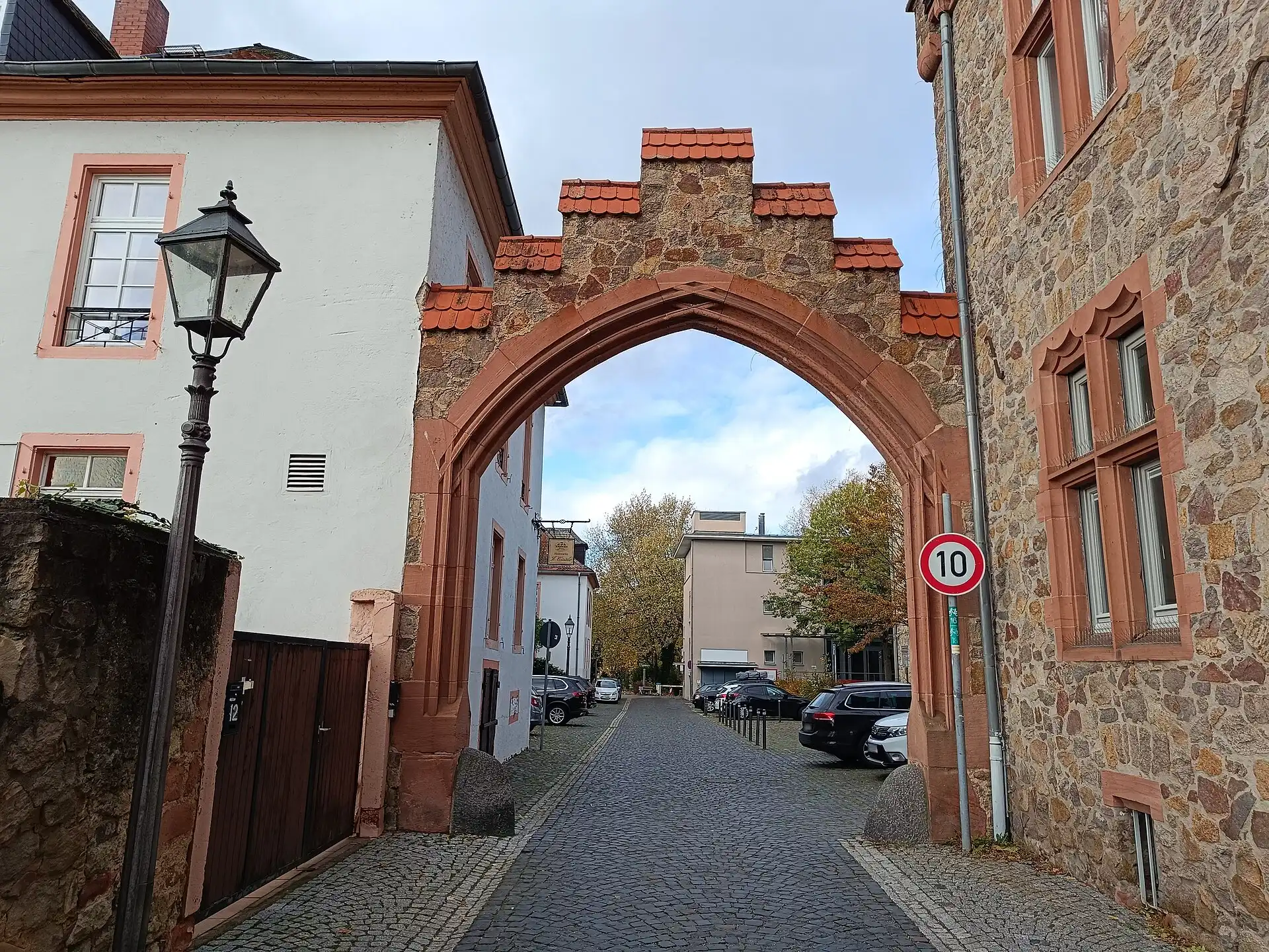 Torbogen in der Schlossgasse in Dieburg