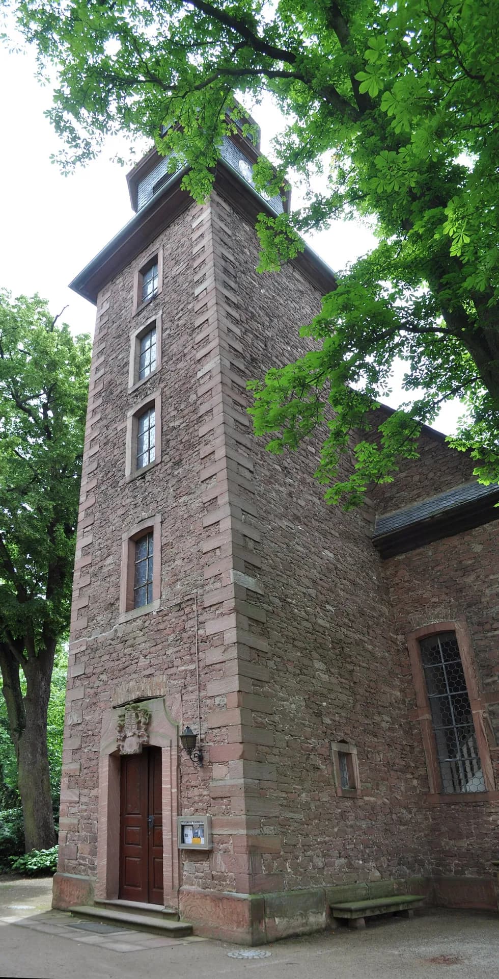 Turm der Schlosskirche in Offenbach-Rumpenheim