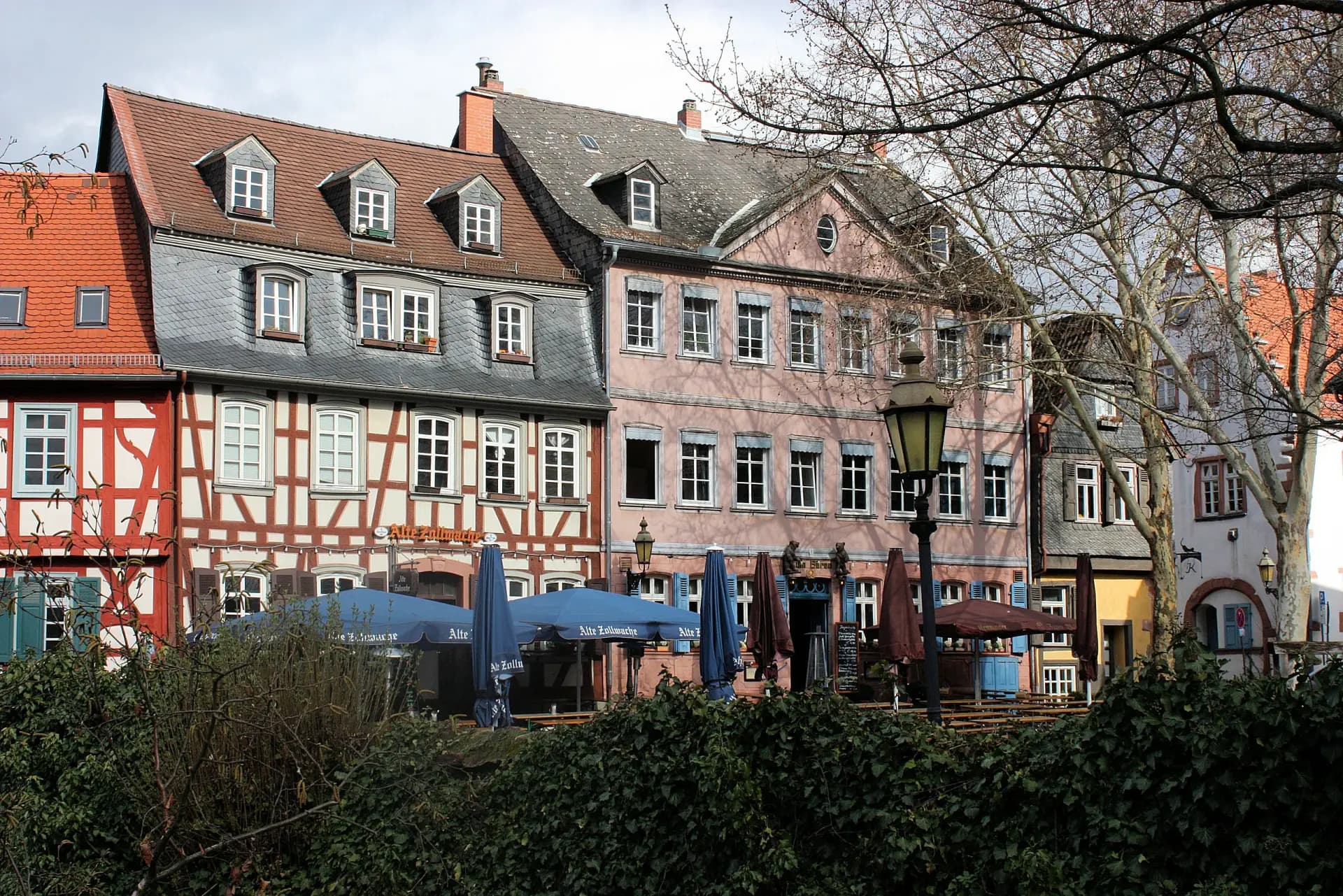 Fachwerkzeile am Höchster Schlossplatz in Frankfurt Höchst
