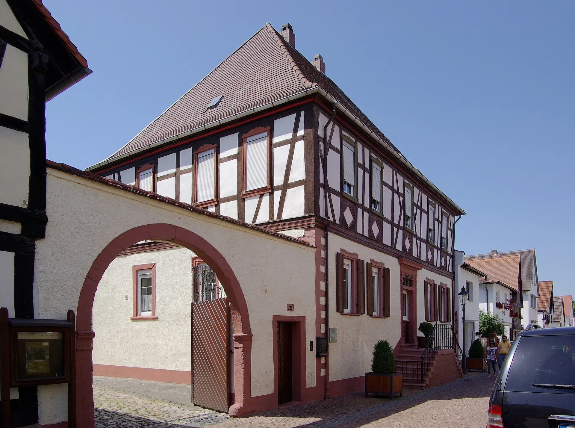 Hofeinfahrt Schlossstraße 20 in Heusenstamm