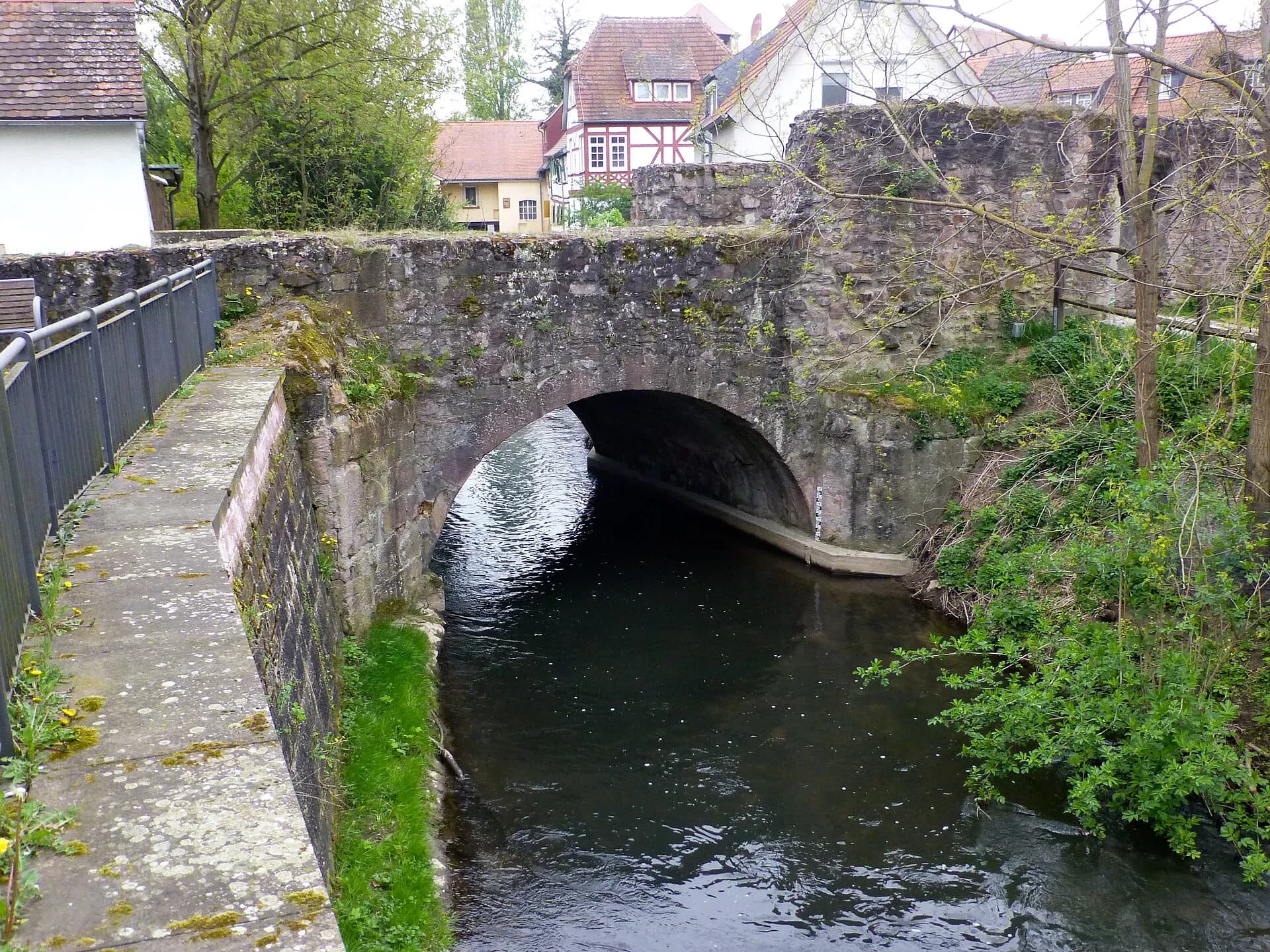 Brücke über die Gersprenz am Schloßweg in Babenhausen