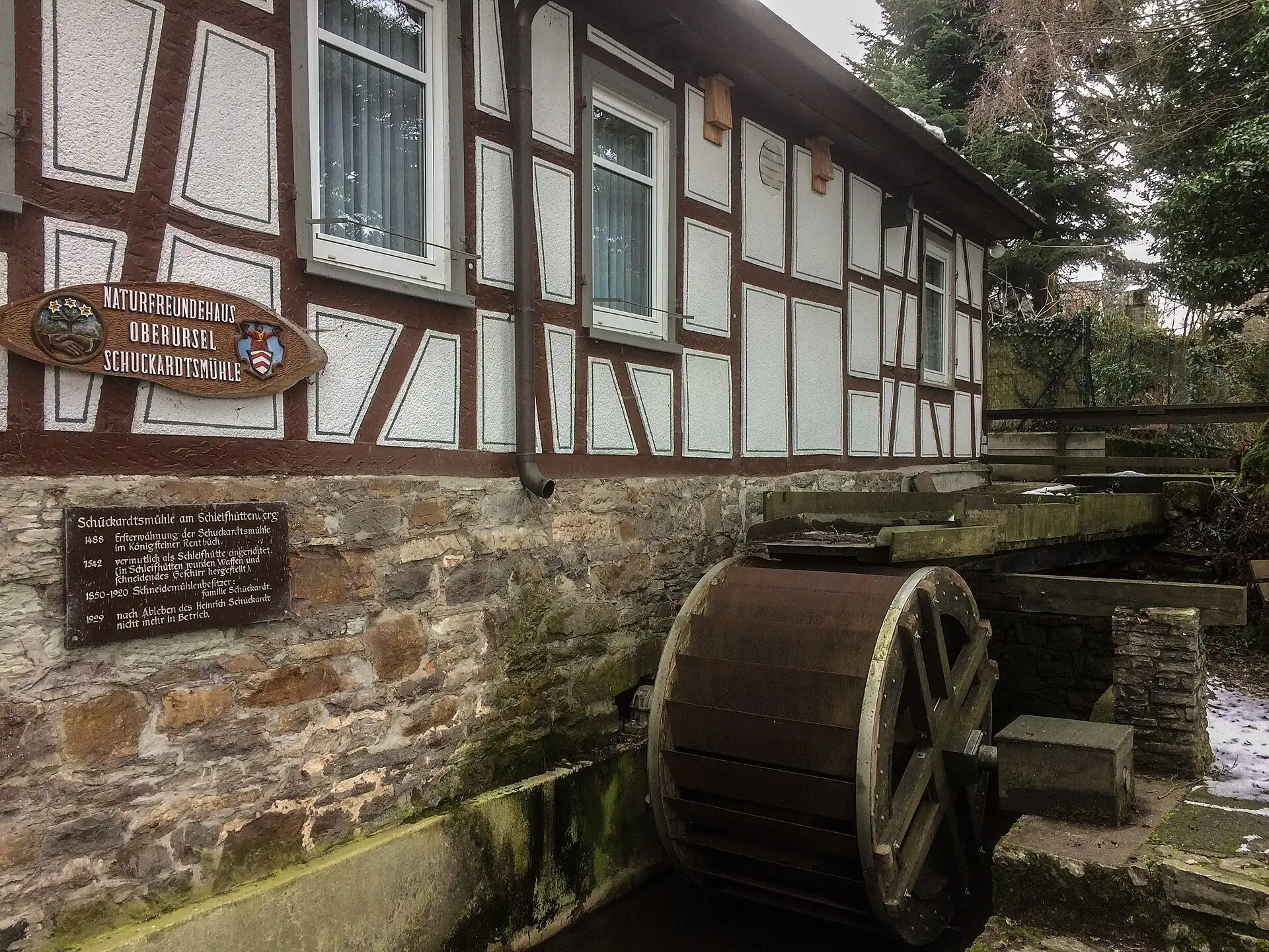 Mühlrad der Schuckardtsmühle in Oberursel (Taunus)