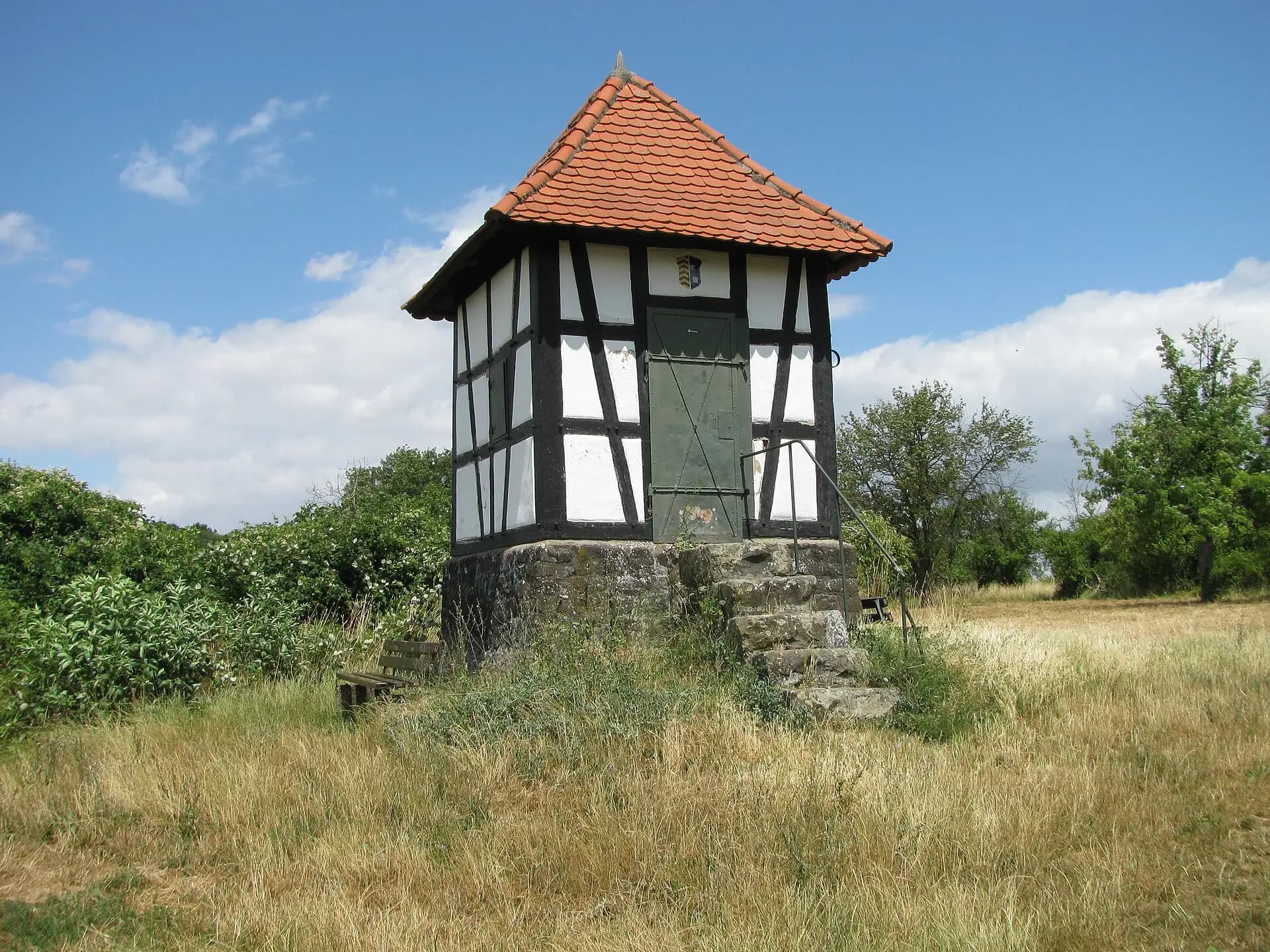 Schützenhäuschen am Feldweg bei Maintal-Hochstadt
