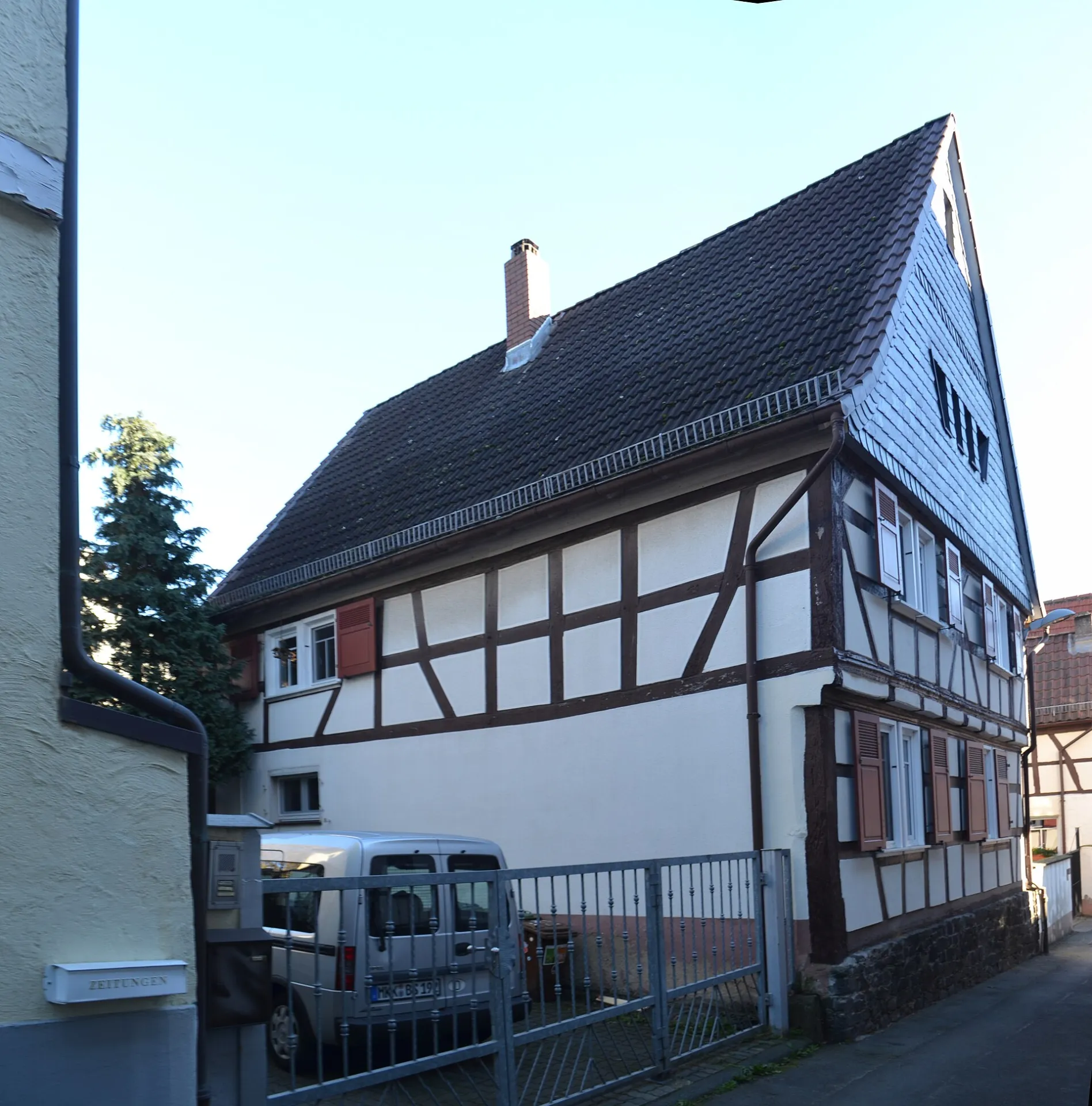 Hofseite des Hauses Schützenstraße 4 in Maintal-Hochstadt