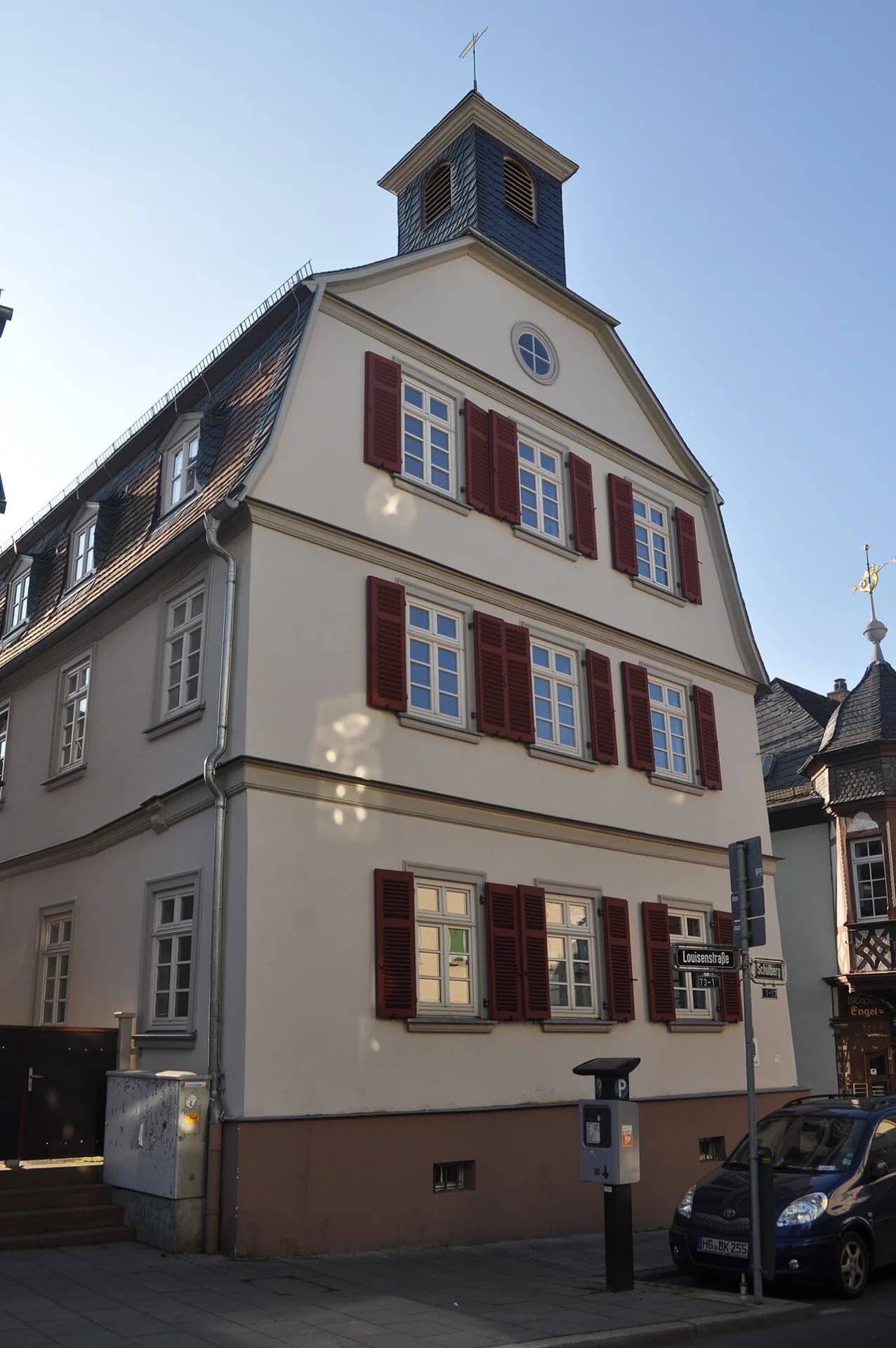 Gebäude mit Dachreiter am Schulberg in Bad Homburg