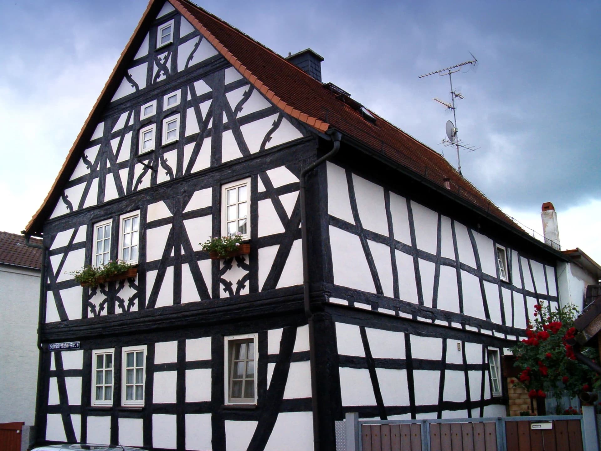 Schwarz-weißes Fachwerkhaus in Rodgau