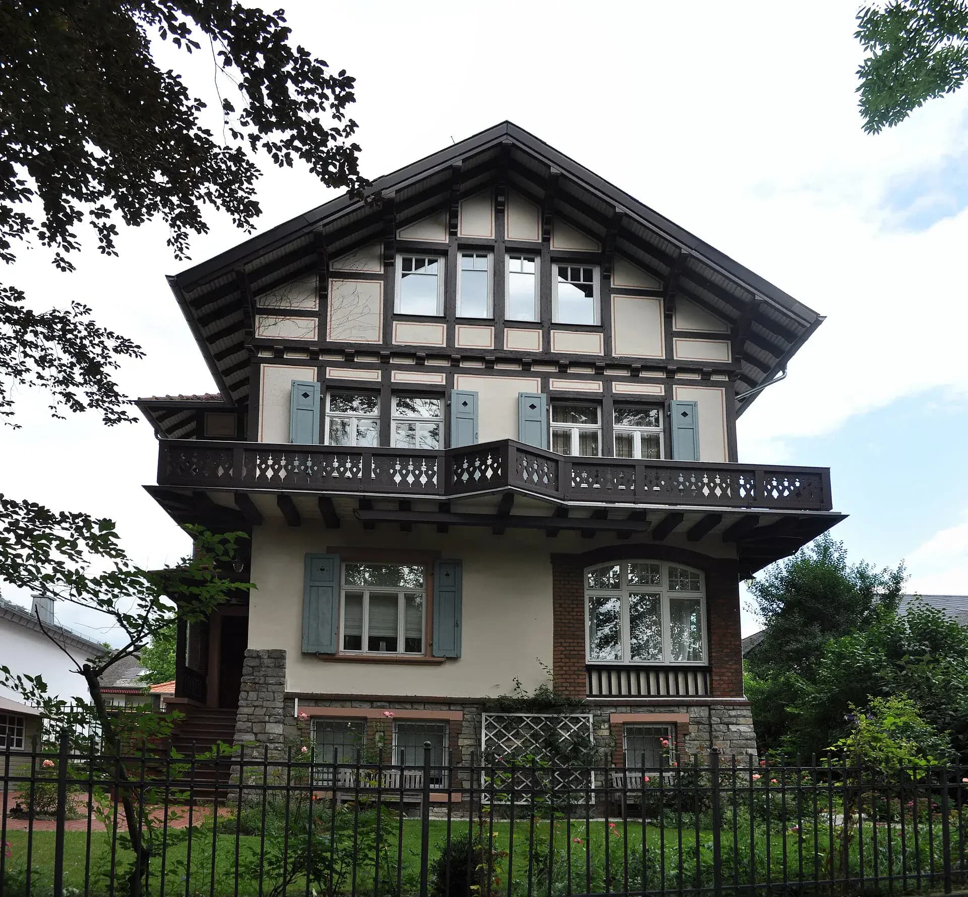 Villa im Schweizerhausstil Im Rosengarten in Bad Homburg-Gonzenheim