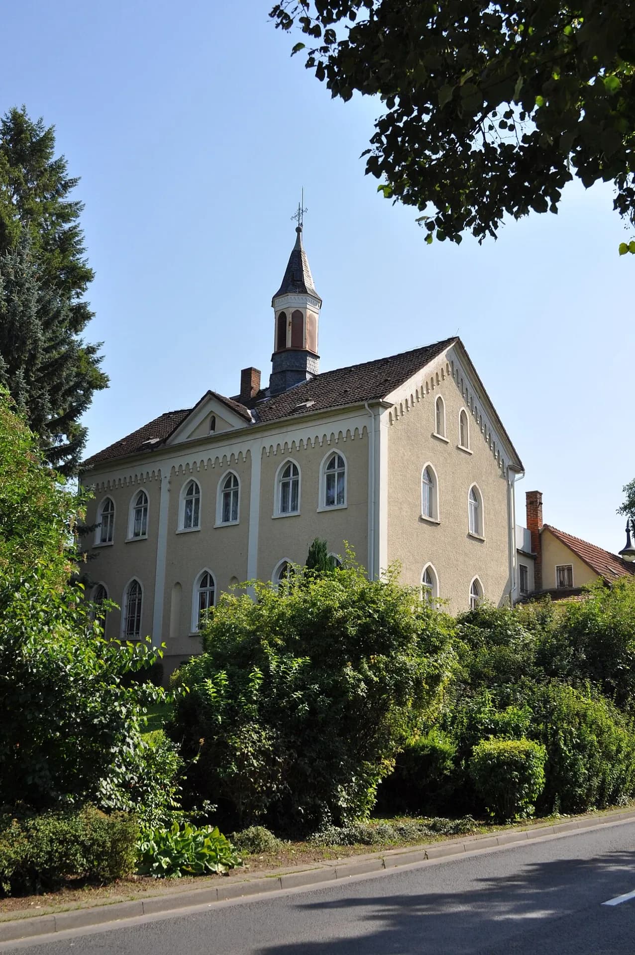 Ehemaliges Schwesternhaus mit Dachreiter in Bad Homburg-Kirdorf