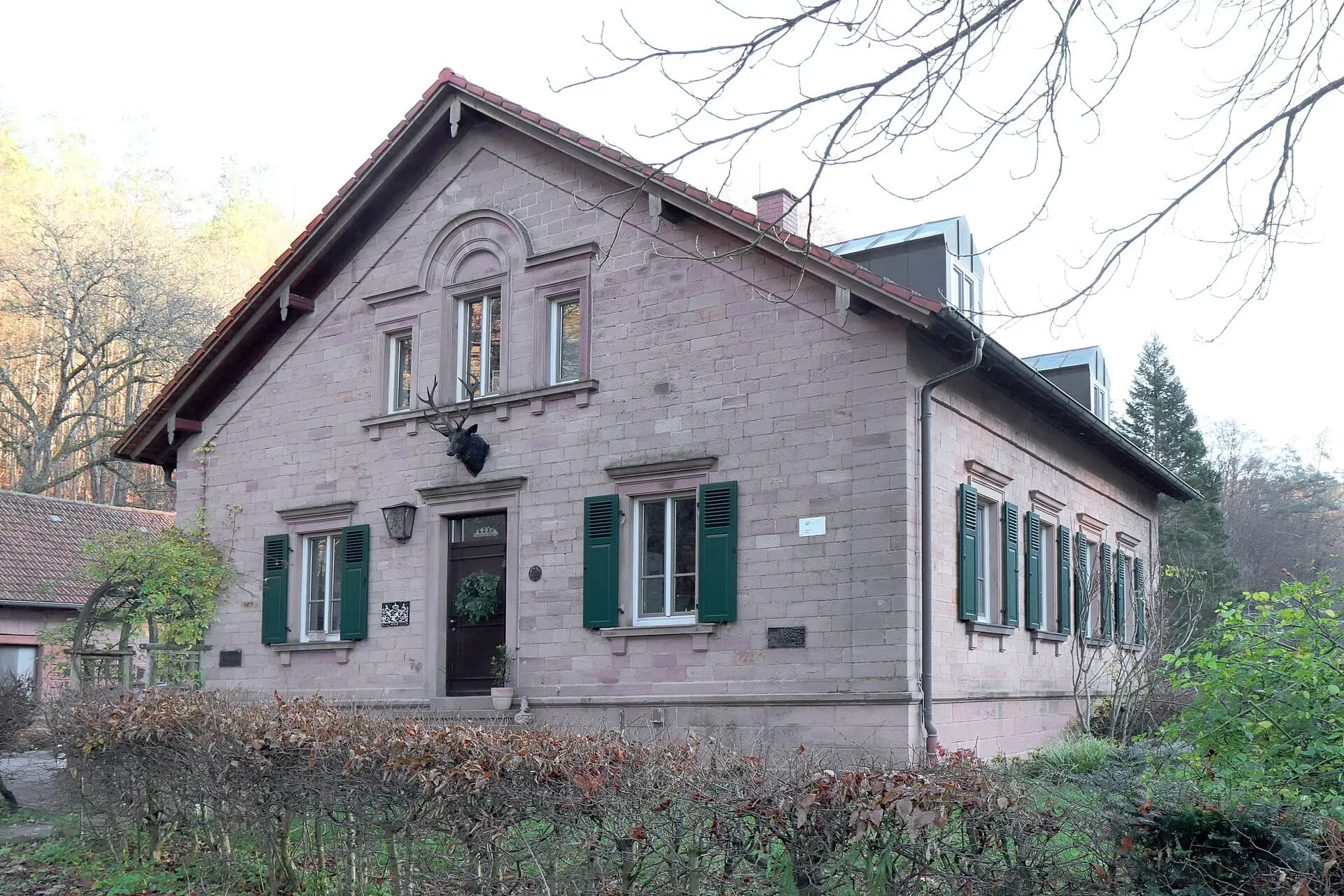 Denkmalgeschütztes Seehaus im Autenbachtal bei Waldaschaff
