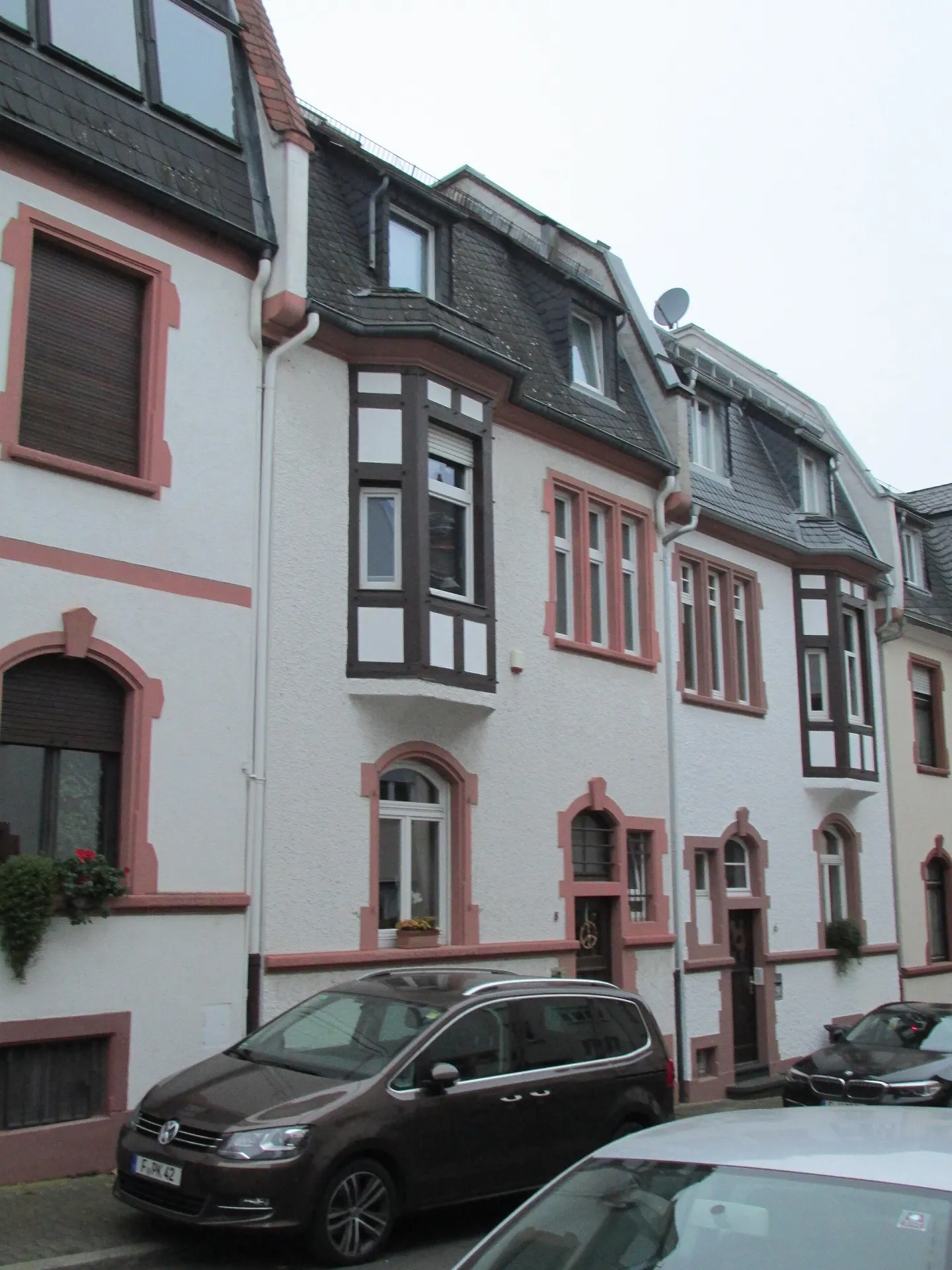 Wohnhaus mit Zierfachwerk in der Seeheimer Straße in Frankfurt-Oberrad