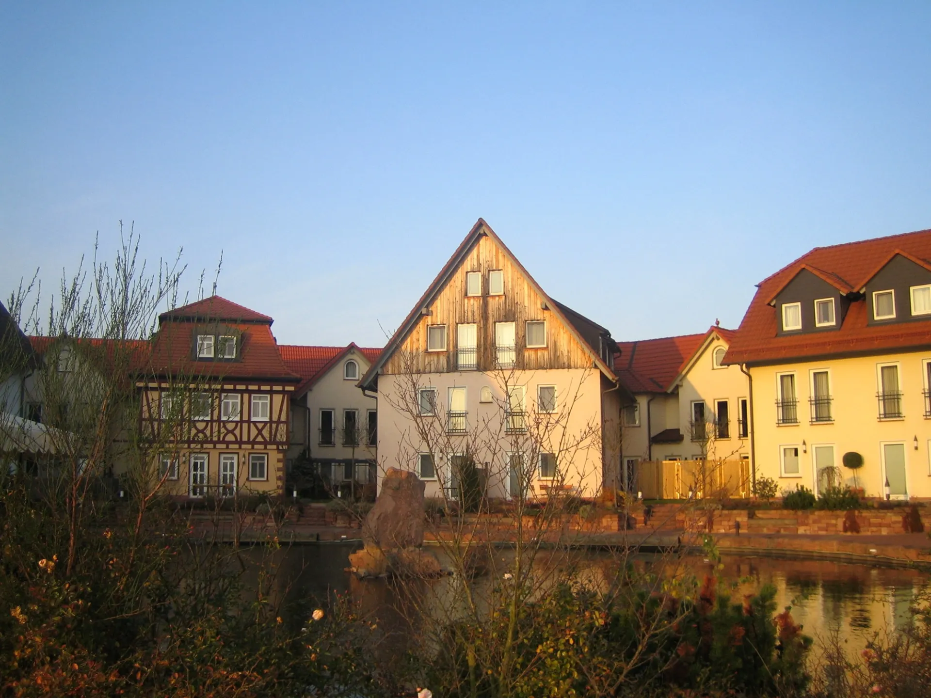 Gebäudeensemble des Seehotels in Niedernberg