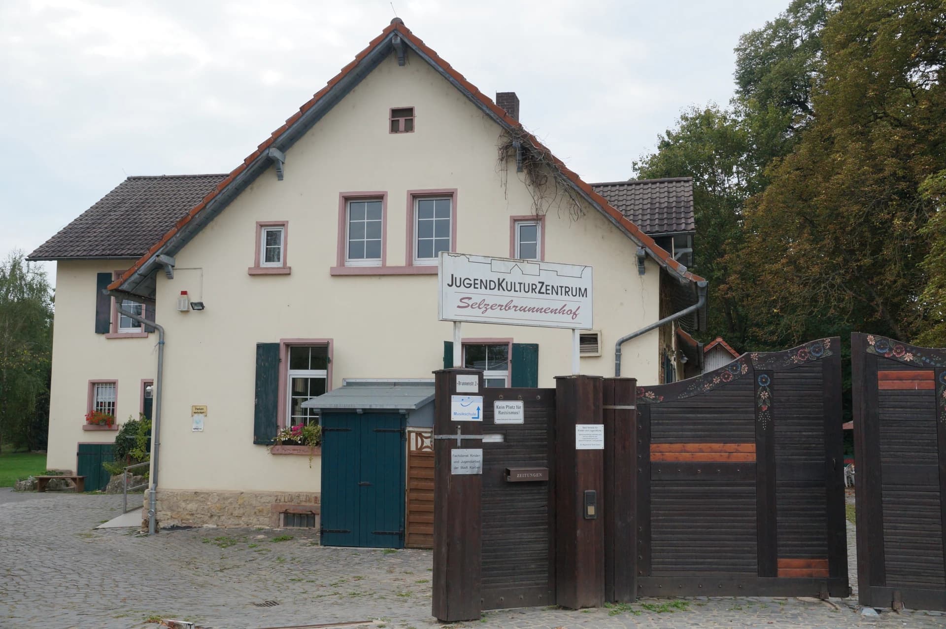 Selzerbrunnenhof mit Jugendkulturzentrum in Groß-Karben, Karben