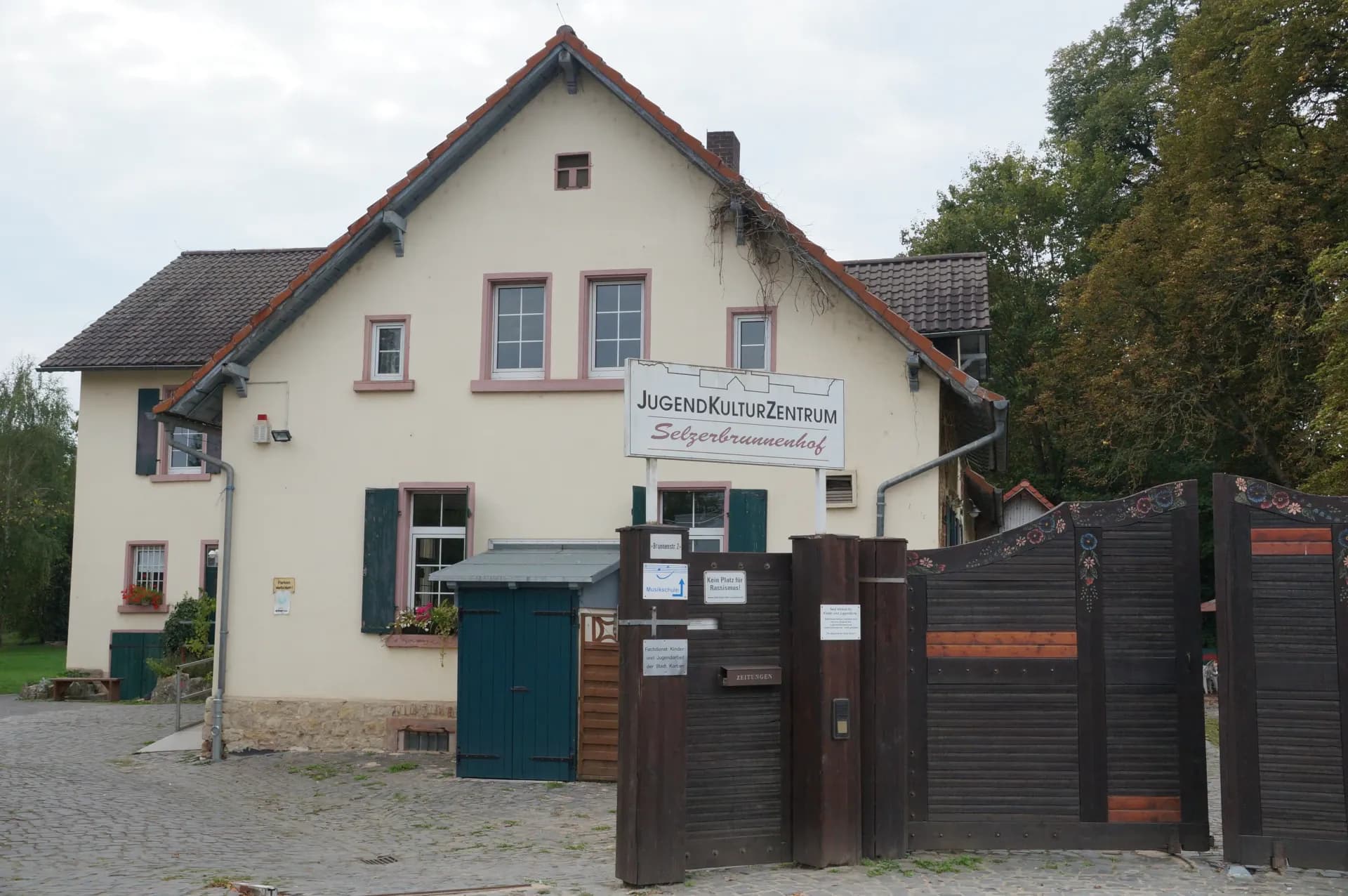 Selzerbrunnenhof mit Jugendkulturzentrum in Groß-Karben, Karben
