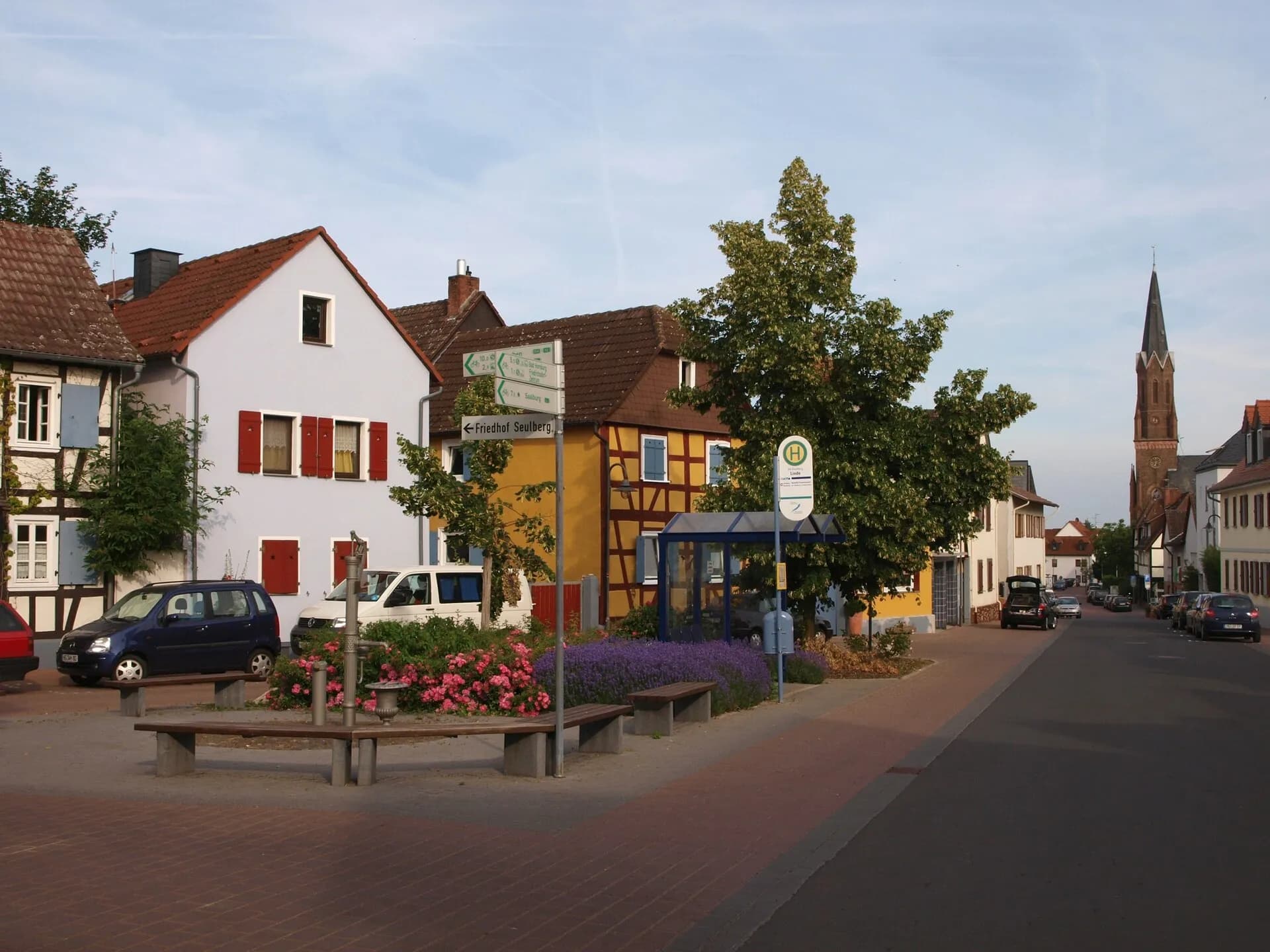 Ortsmitte mit Linde in Seulberg in Friedrichsdorf
