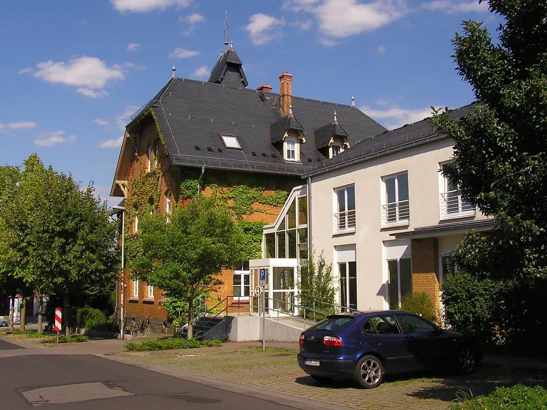 Schulgebäude an der Herrenhofstraße in Seulberg in Friedrichsdorf