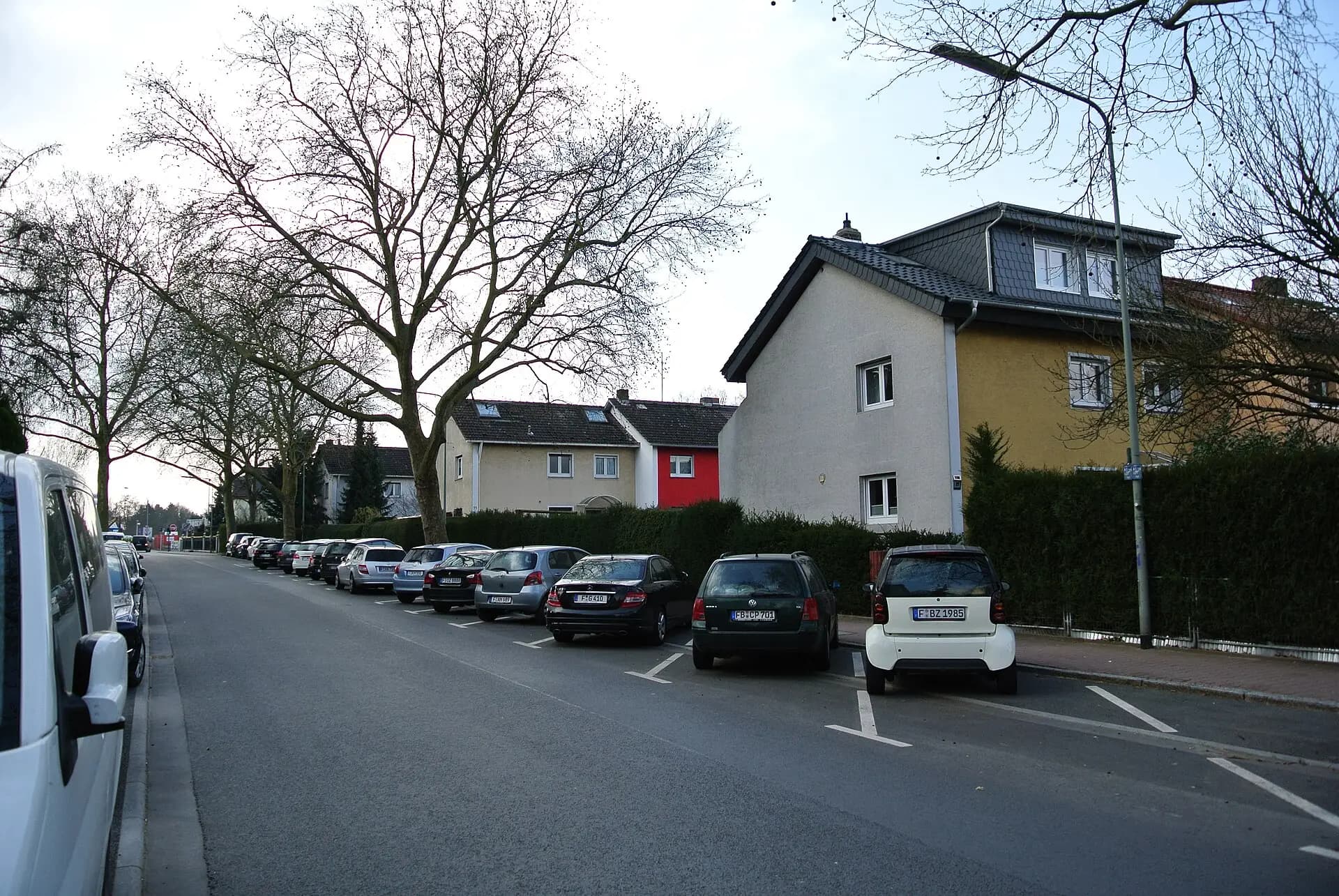 Wohnstraße in der Siedlung Sigmund-Freud-Straße in Frankfurt Eckenheim