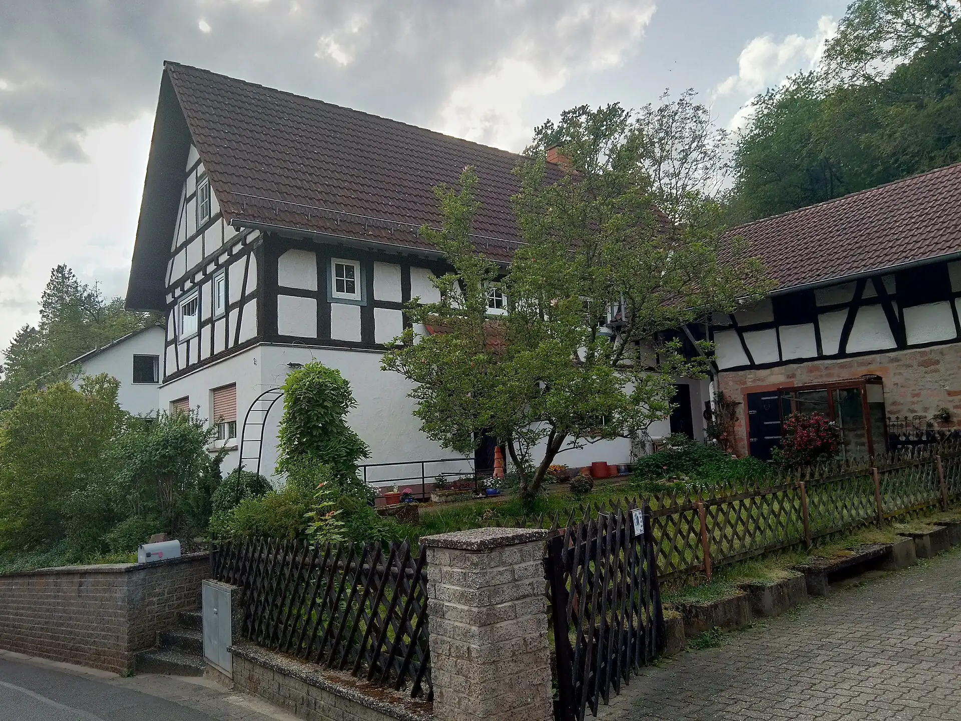 Fachwerkhof in der Straße Am Berg im Ortsteil Soden in Sulzbach am Main