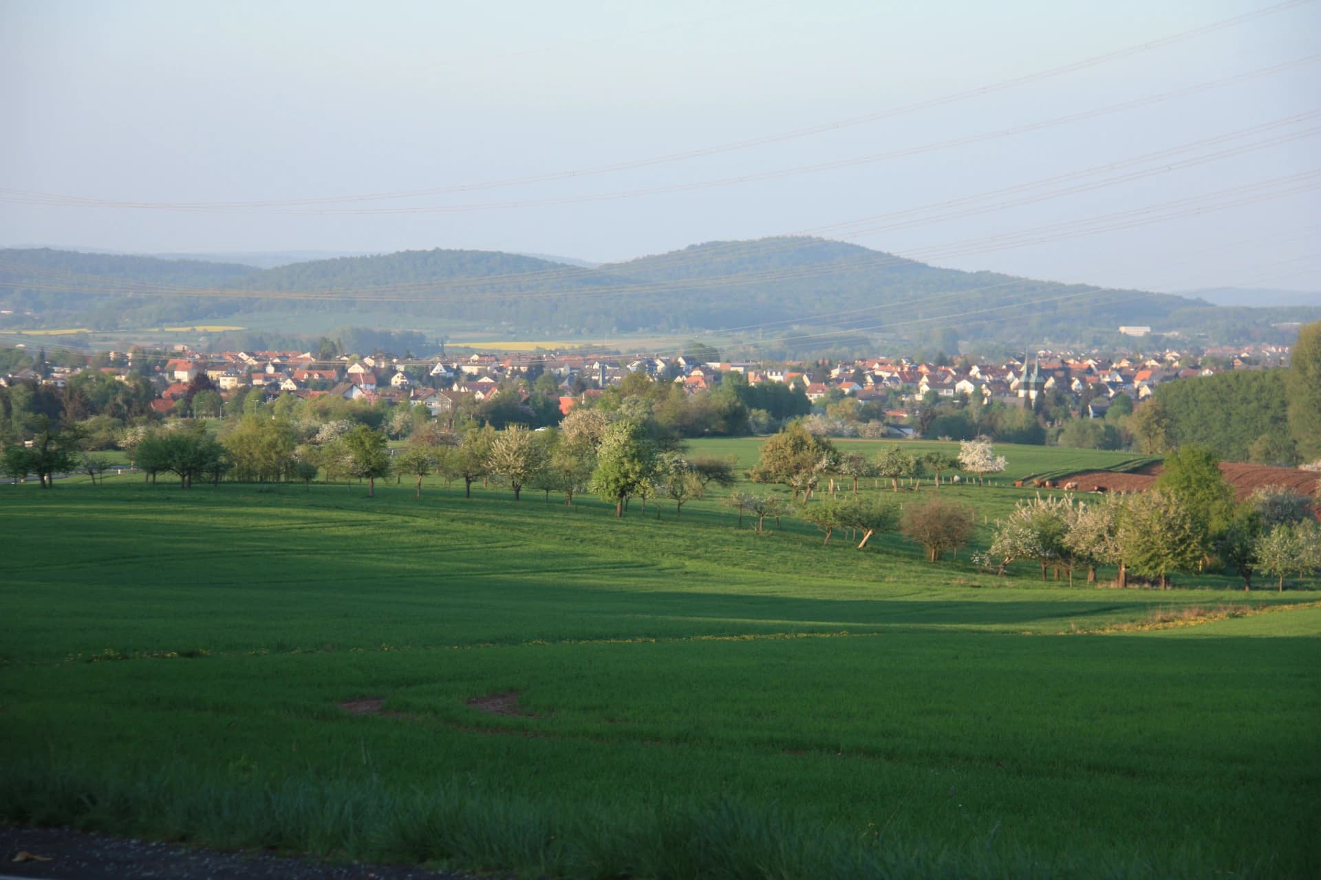 Blick über die Felder auf den Ortsteil Somborn in Freigericht