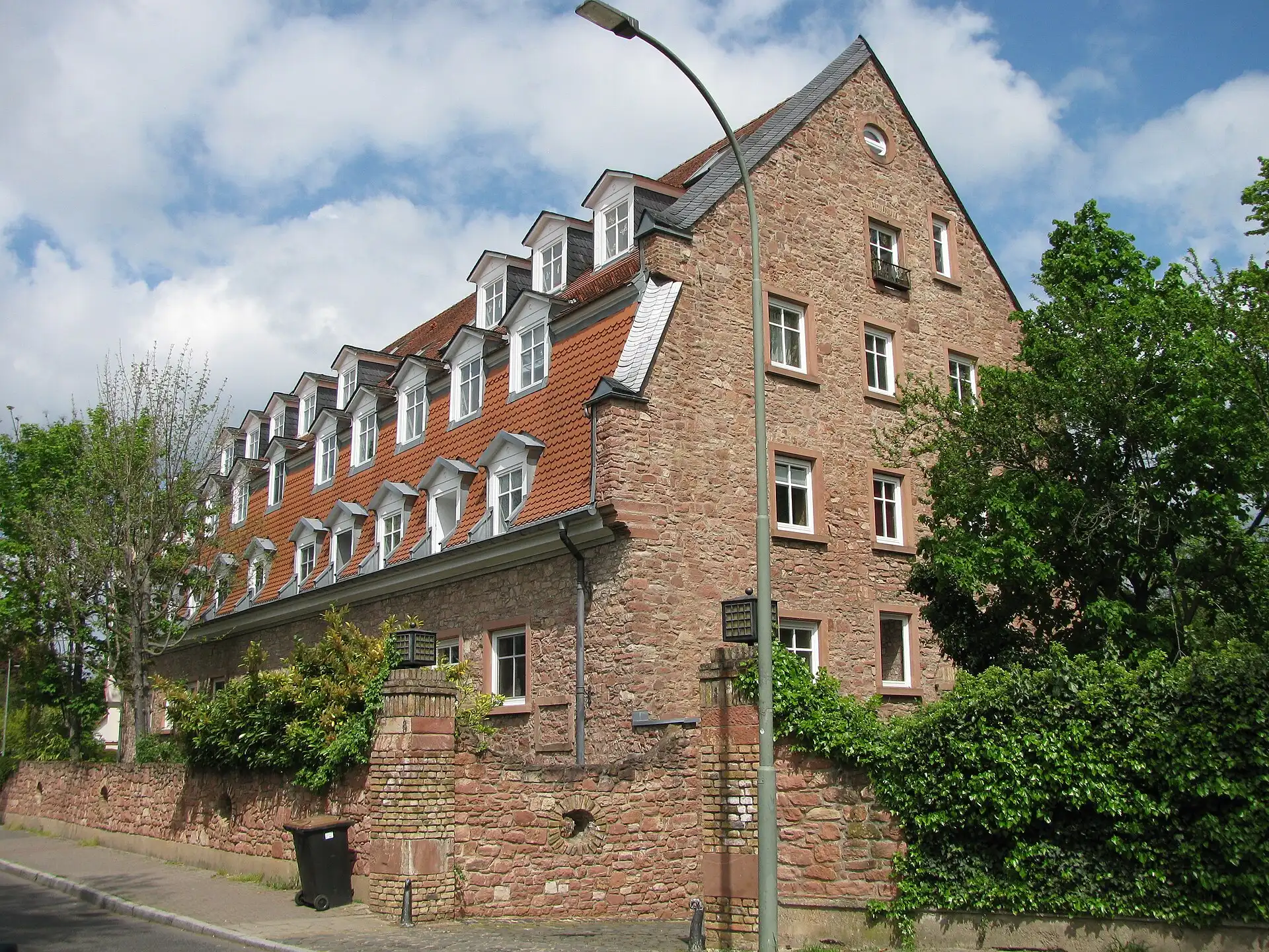 Historischer Speicherbau Wartburgstraße 8 in Frankfurt-Unterliederbach