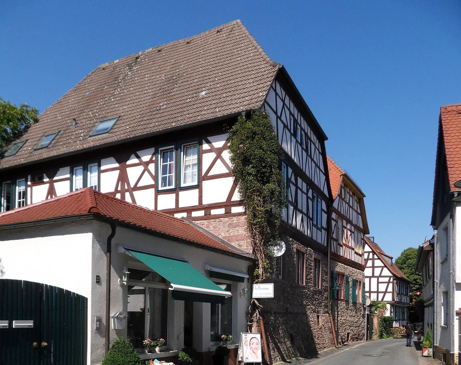 Spitalgasse mit Fachwerkzeile in Dreieich-Dreieichenhain