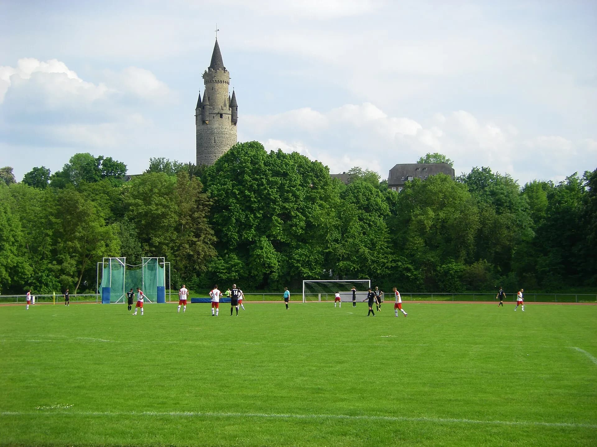 Sportanlage Burgfeld unterhalb des Adolfsturms in Friedberg (Hessen)