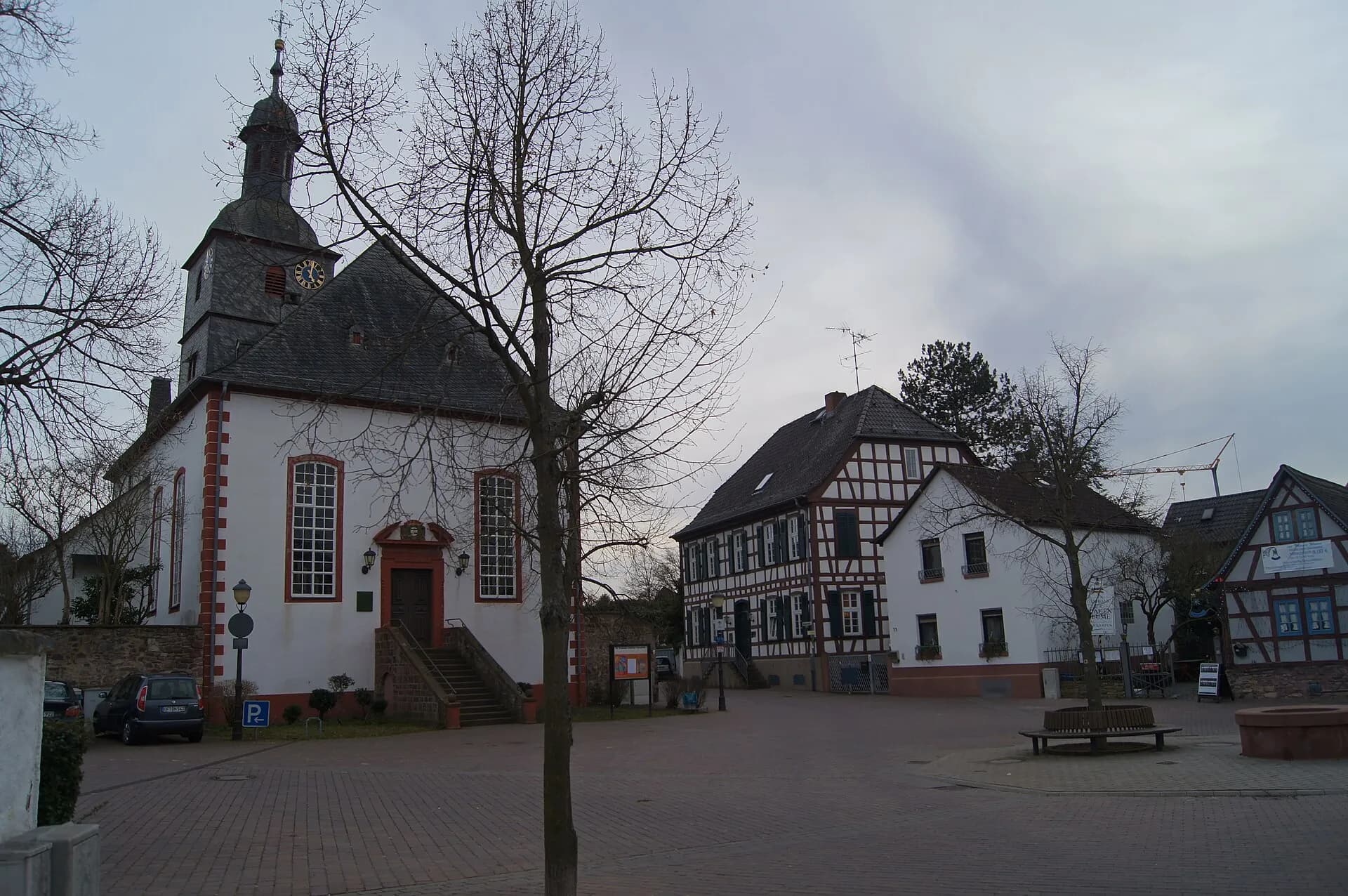 Lindenplatz mit Fachwerkhäusern in Dreieich-Sprendlingen