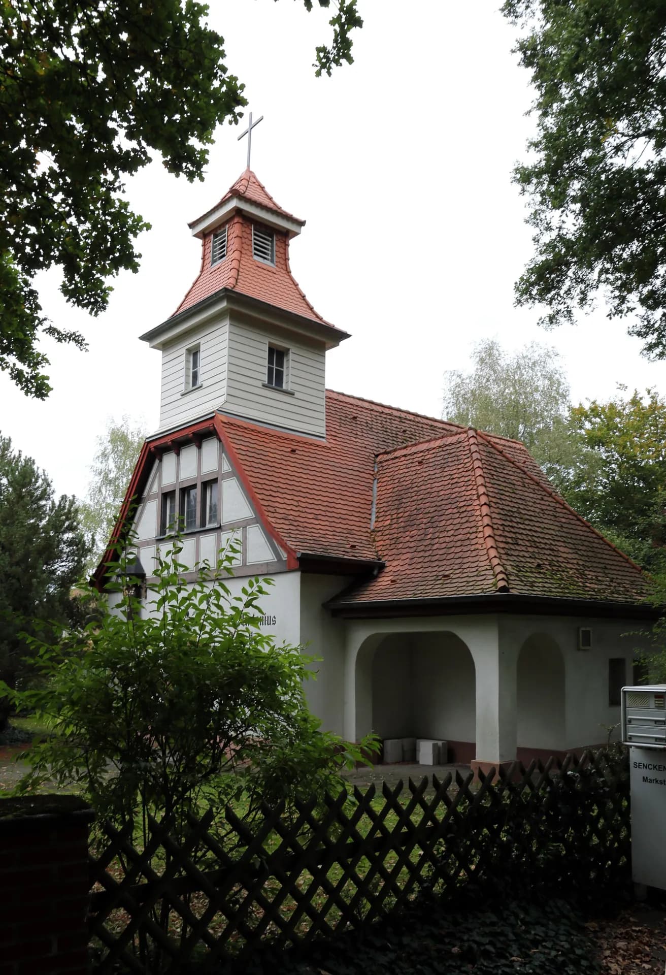 Kapelle St. Antonius in Messel von der Seite