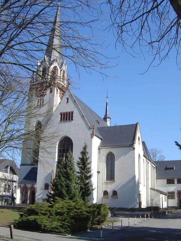 Gesamtansicht der Kirche St. Bonifatius in Bad Nauheim