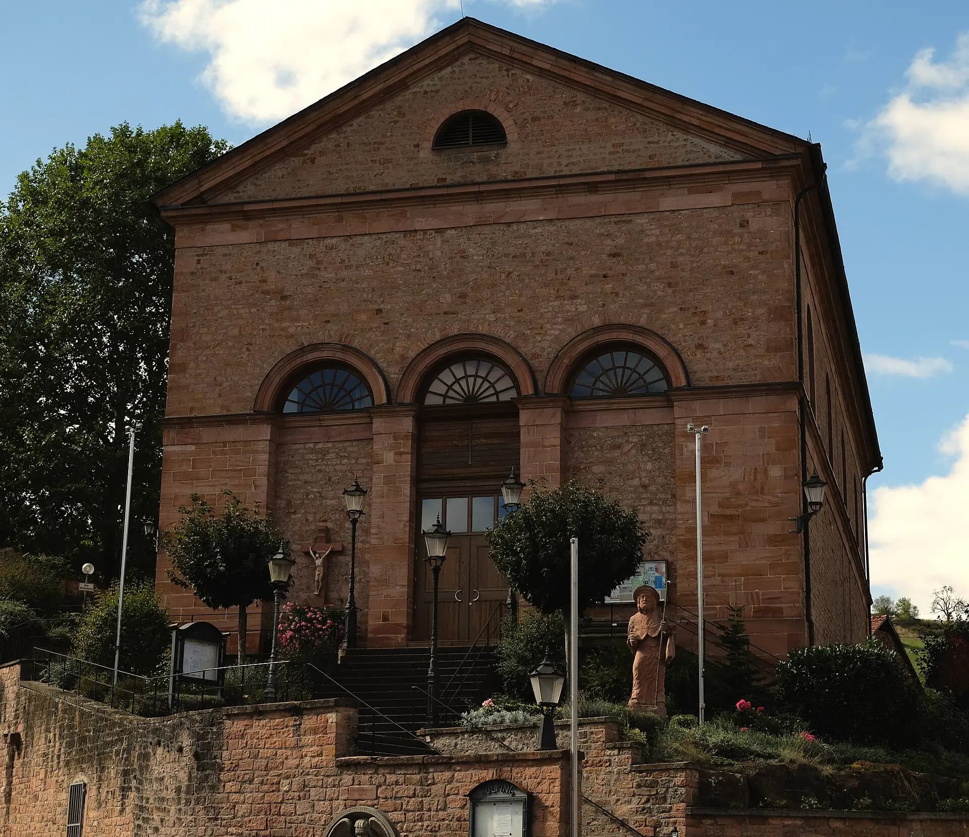 Westfassade der Pfarrkirche St. Jakob in Leidersbach