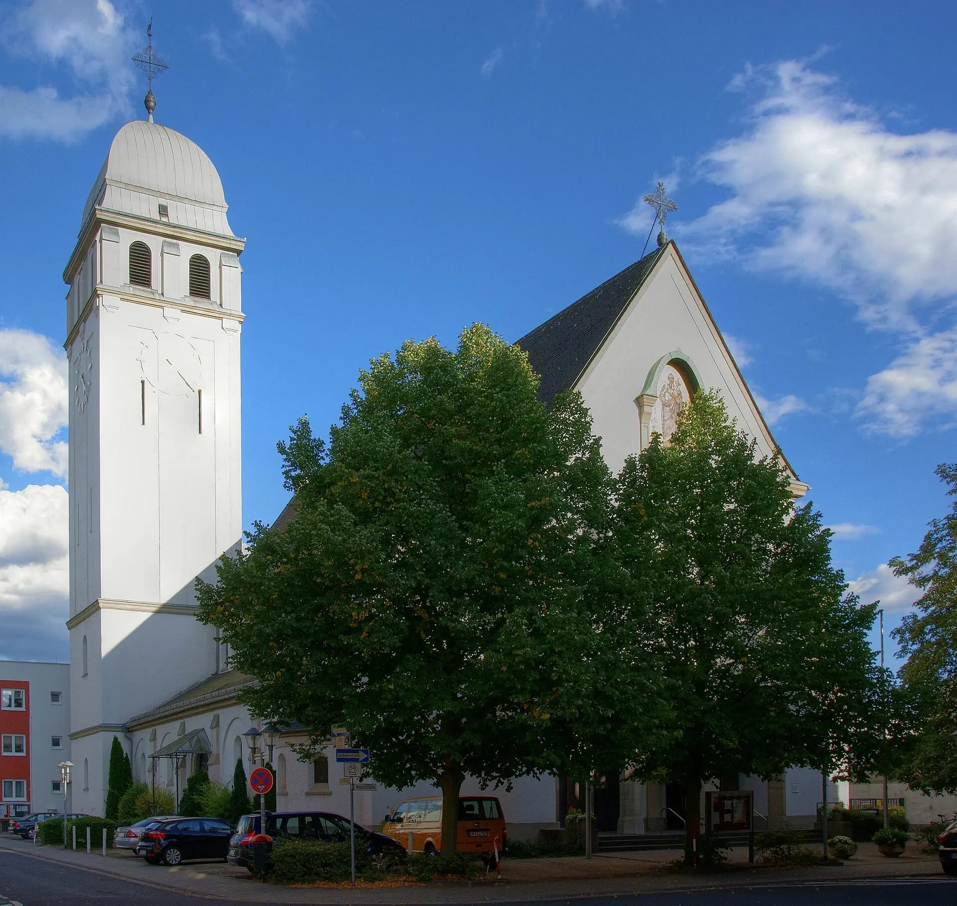 Außenansicht der Kirche St. Josef in Neu-Isenburg