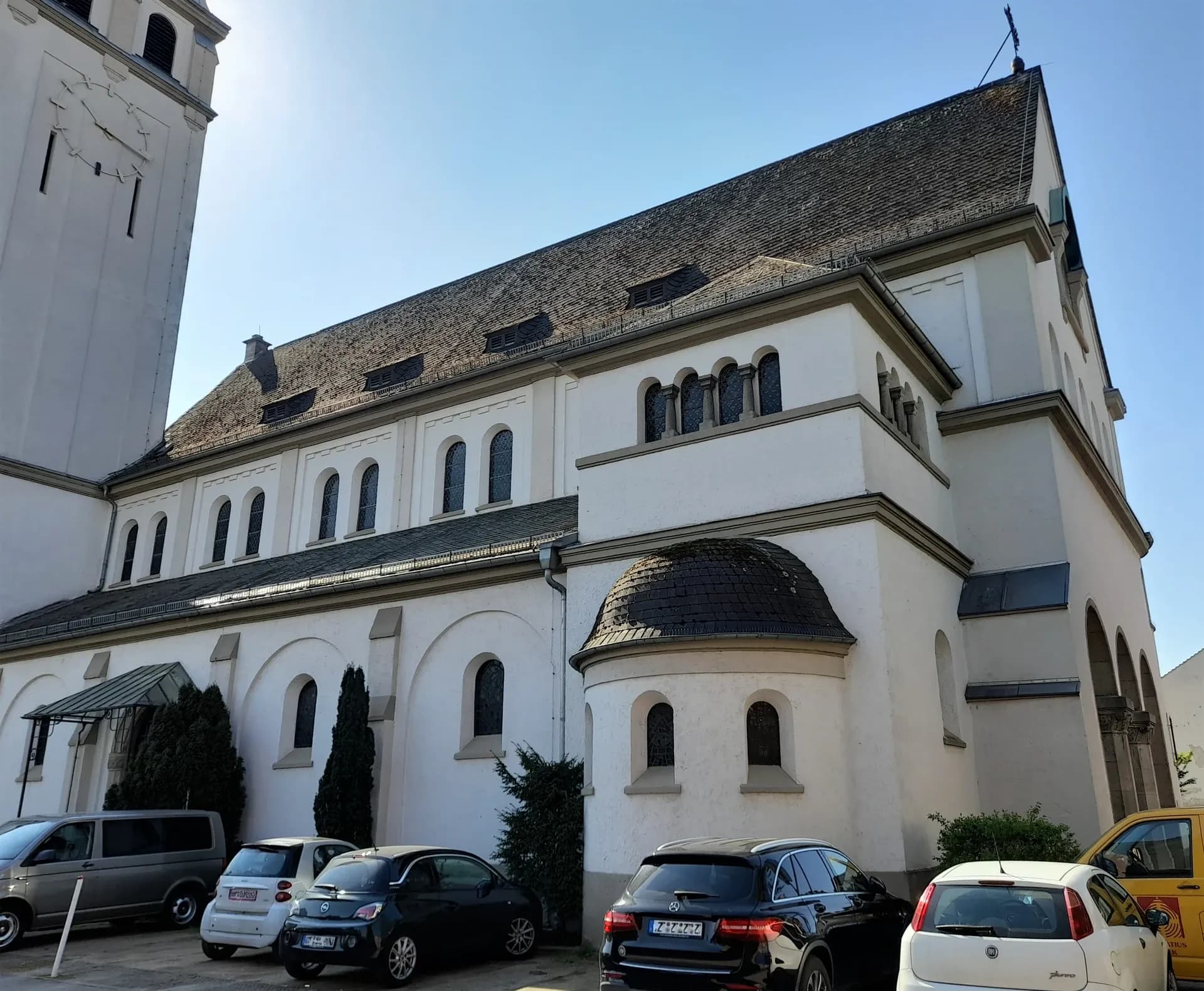 Kirchenschiff von St. Josef in Neu-Isenburg