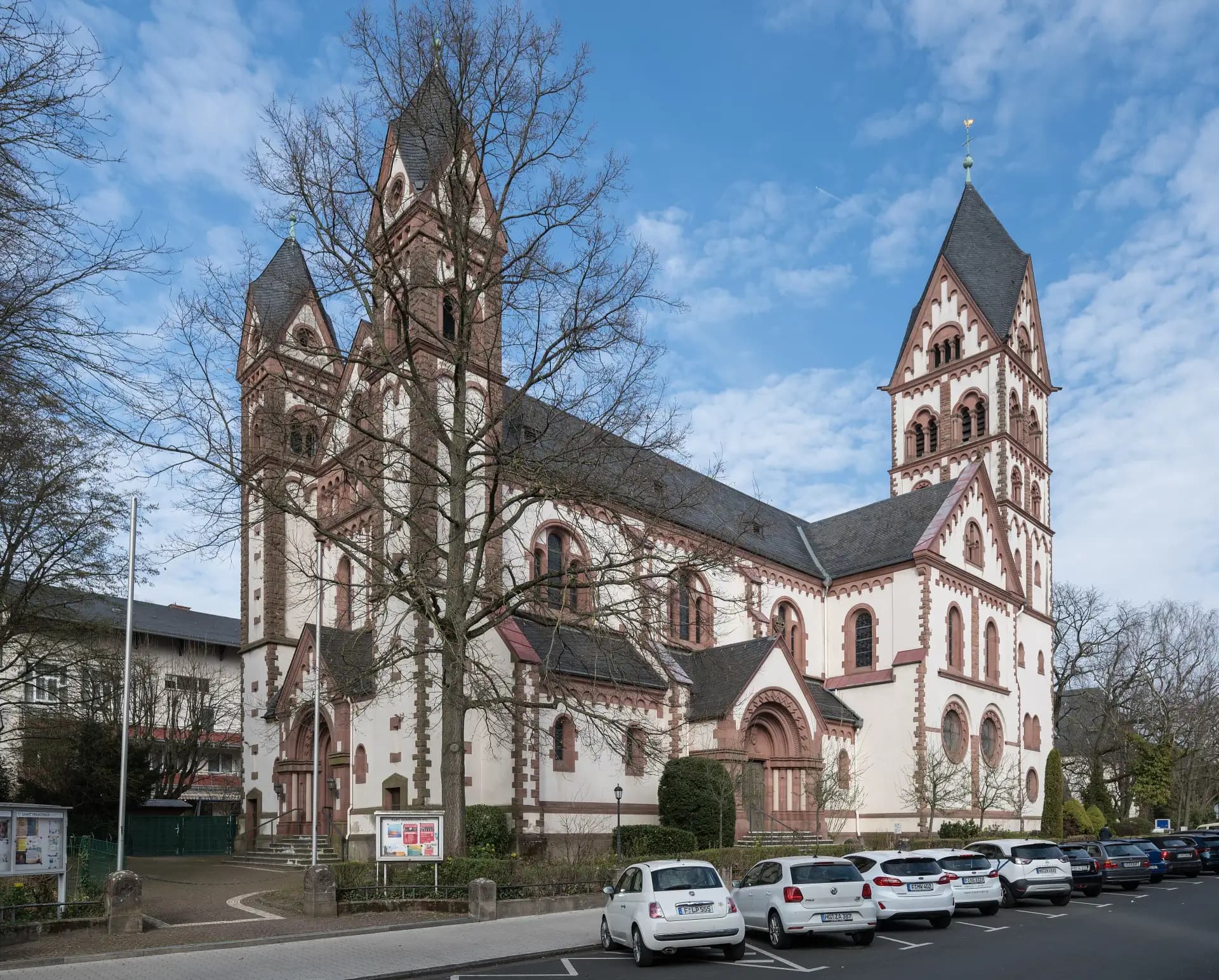 Katholische Kirche St. Josef in Frankfurt Eschersheim von Südwesten