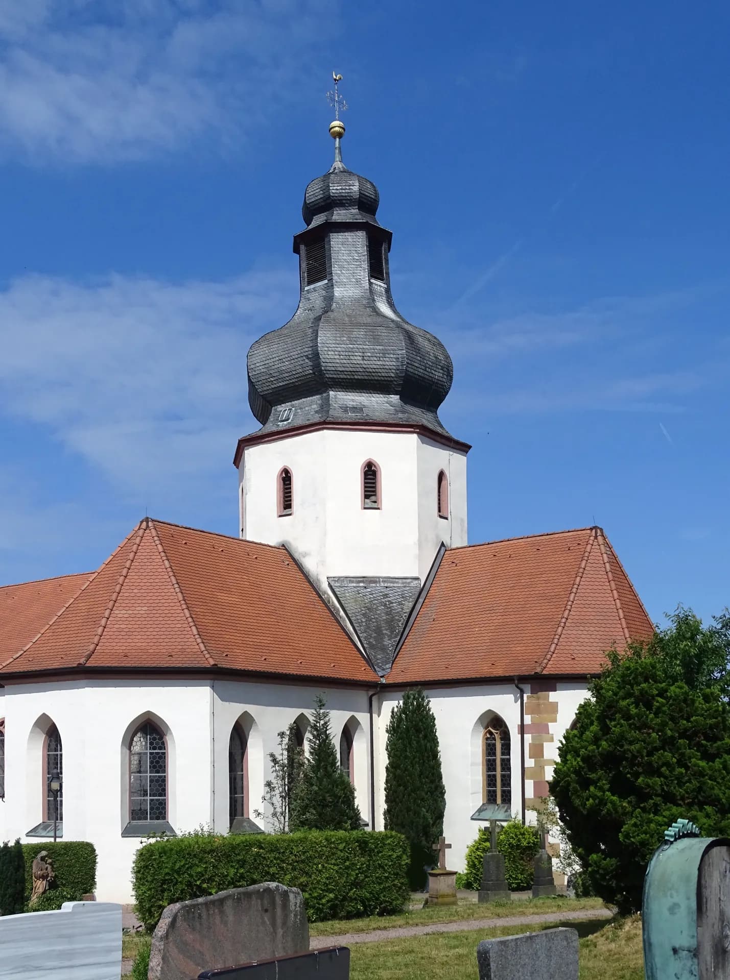 Kirche St. Katharina mit Friedhof in Schöllkrippen-Ernstkirchen