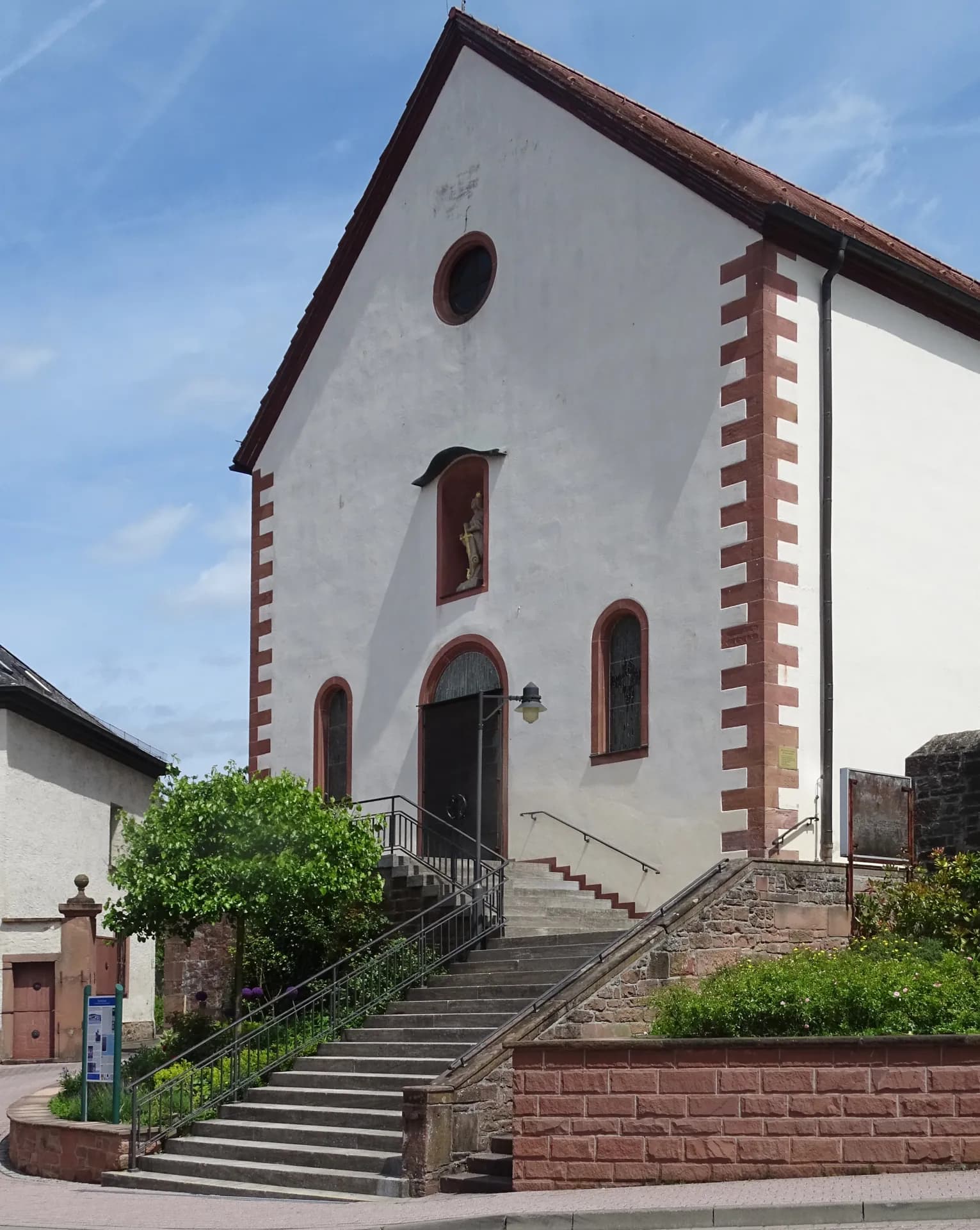 Westfassade der Kirche St. Katharina in Schöllkrippen-Ernstkirchen