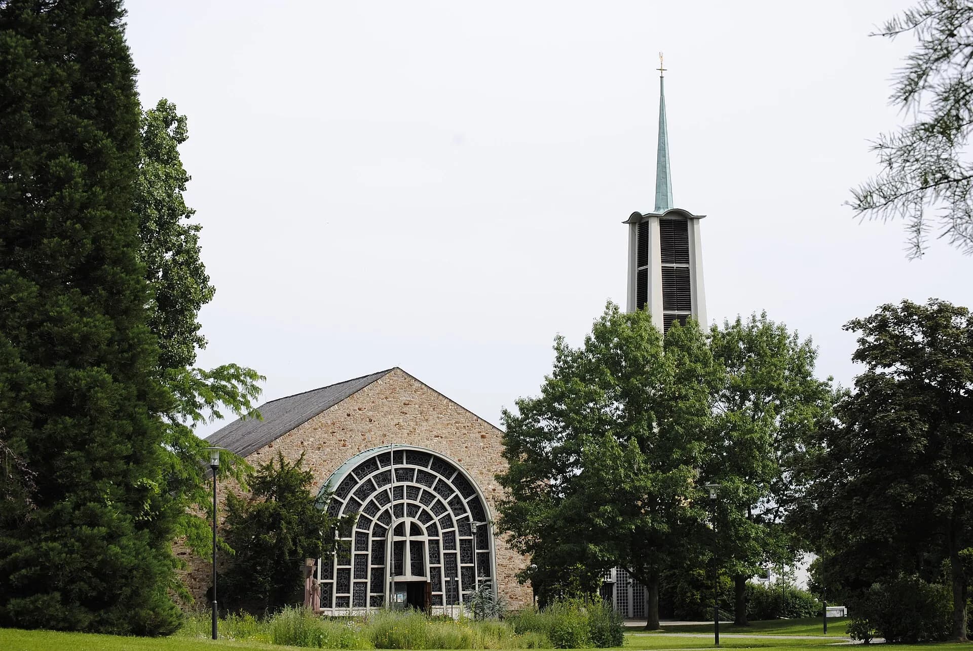Kirche St. Katharina im Neuen Kurpark in Bad Soden am Taunus