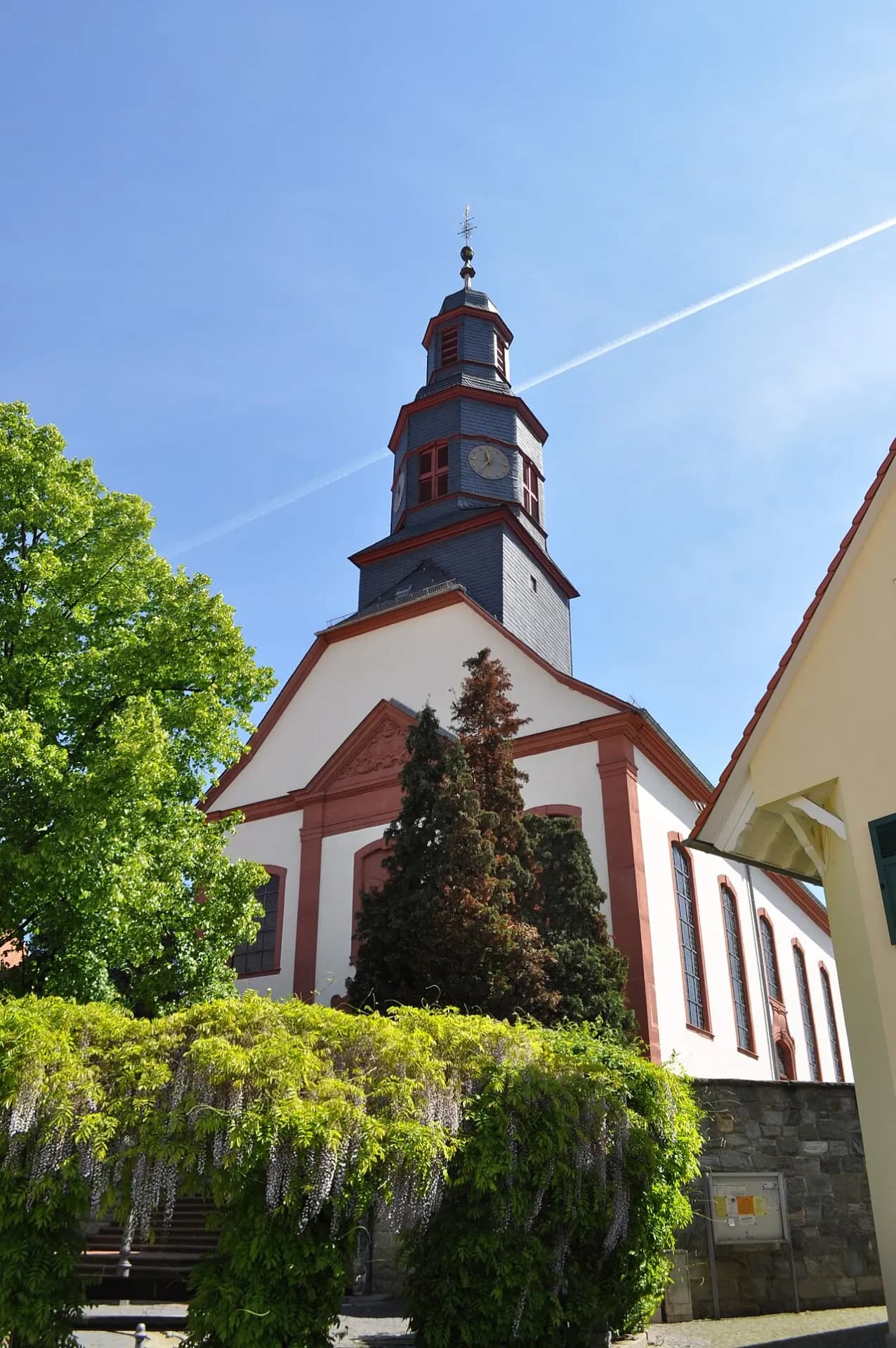 Turm der Kirche St. Martin in Bad Homburg-Ober-Erlenbach