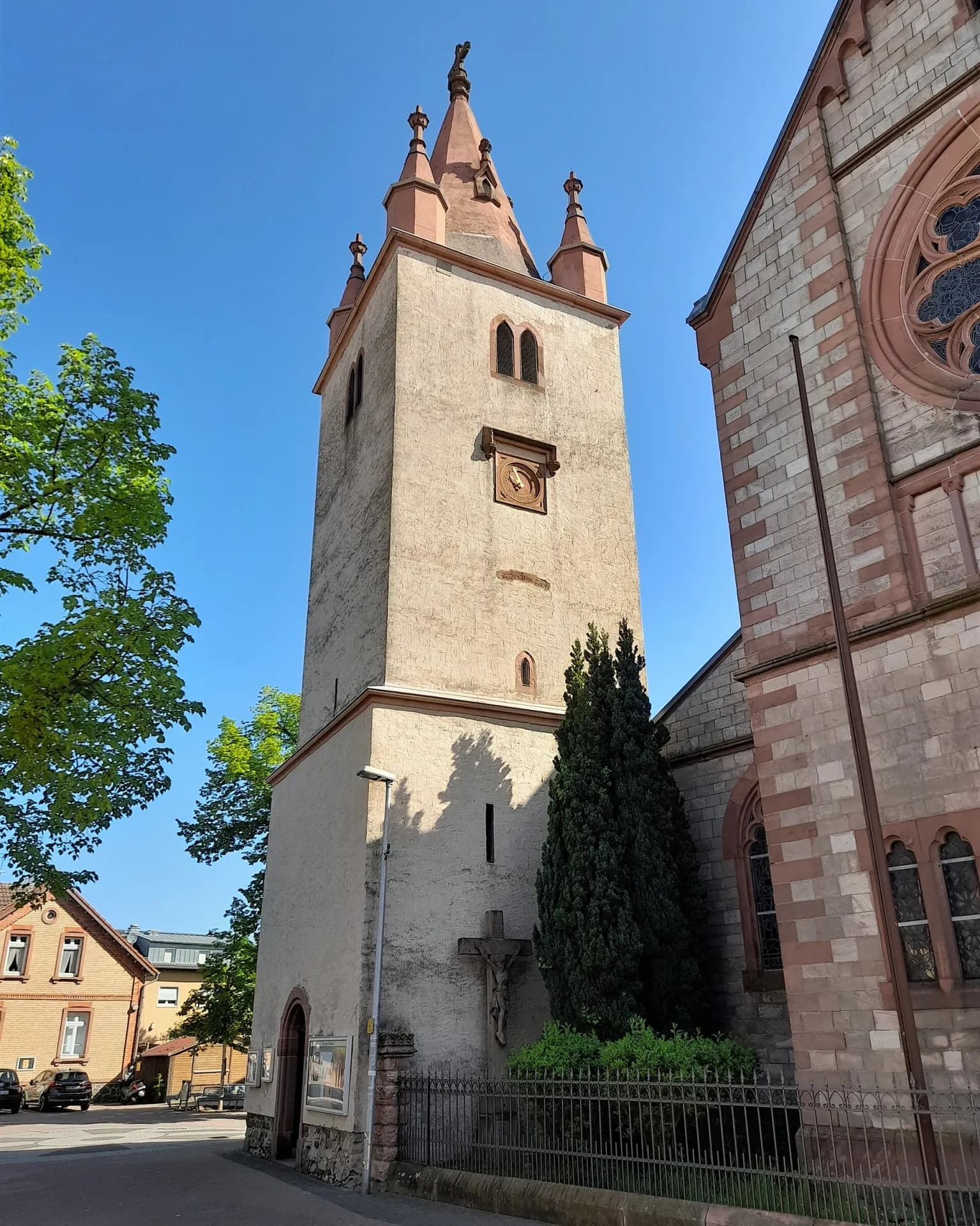 Kirchturm von St. Matthias in Rodgau-Nieder-Roden