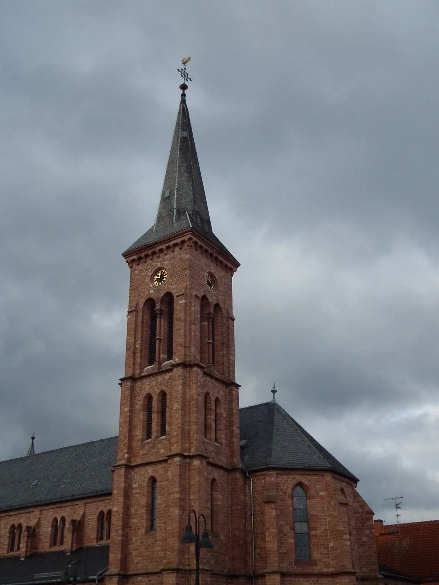 Kirchturm von St. Nikolaus in Rodgau-Jügesheim